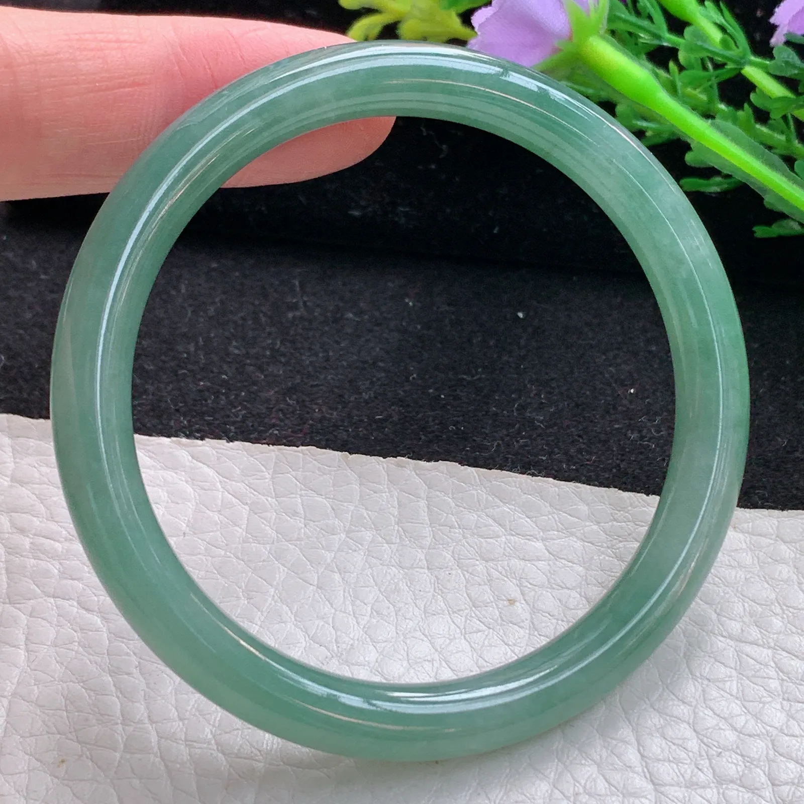 z自然光54.5*7.6*7.3叮当镯 缅甸翡翠a货玉手镯冰油绿圆条玉手环