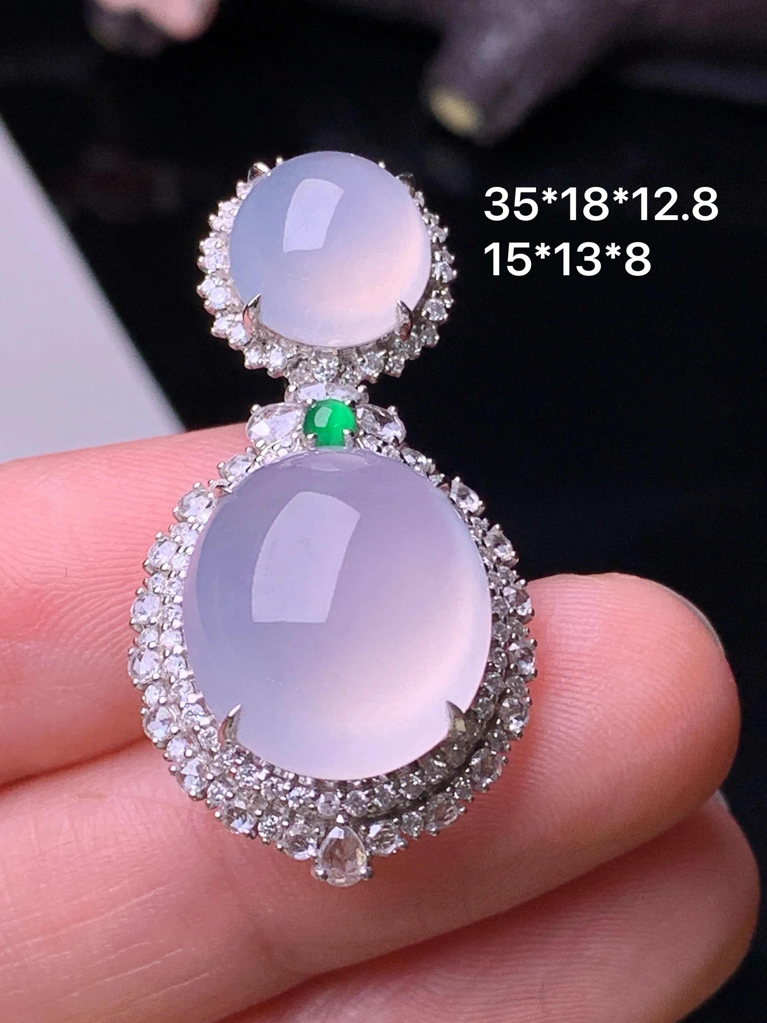 18k金钻镶嵌冰种蛋面吊坠 玉质细腻 色泽清新艳丽 整体尺寸35*18*12.8