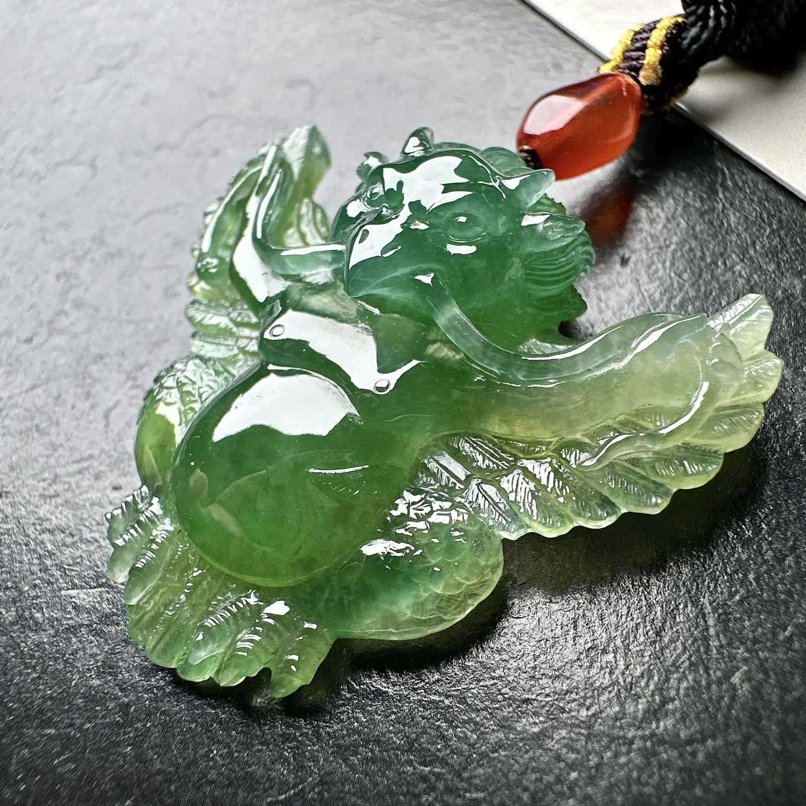 【冰种晴绿迦楼罗吊坠】精品，质地细腻，通透度上佳，冰感十足，适合佩戴。