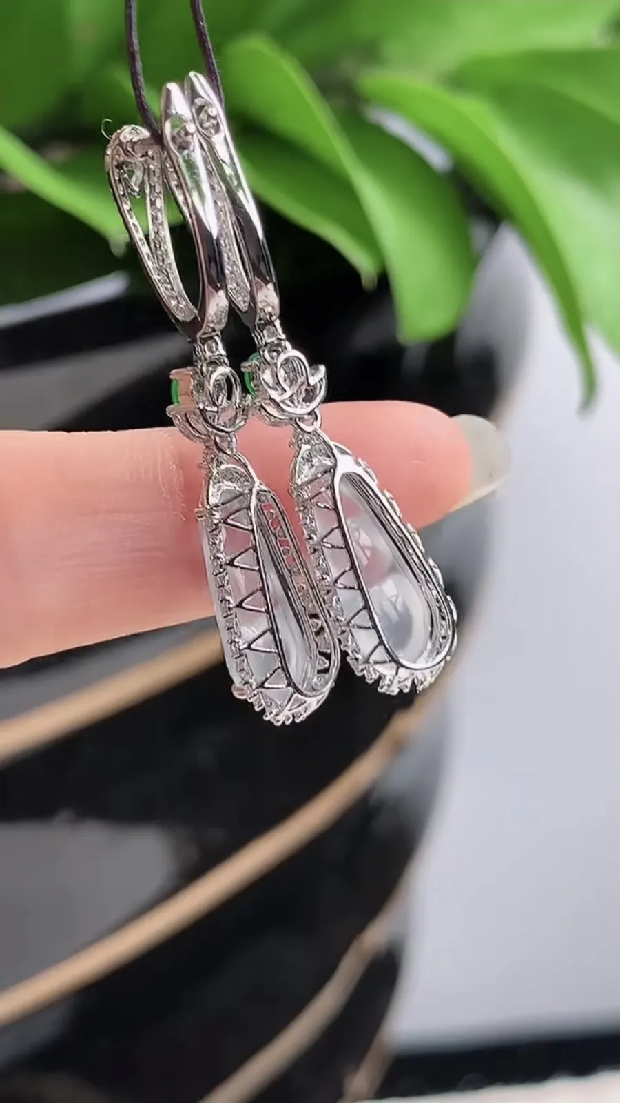 a货翡翠老坑冰种18K金伴钻镶嵌白月光四季豆福豆平安豆耳坠 尺寸13.5×5.7×5.8mm 重量3.55g 1201