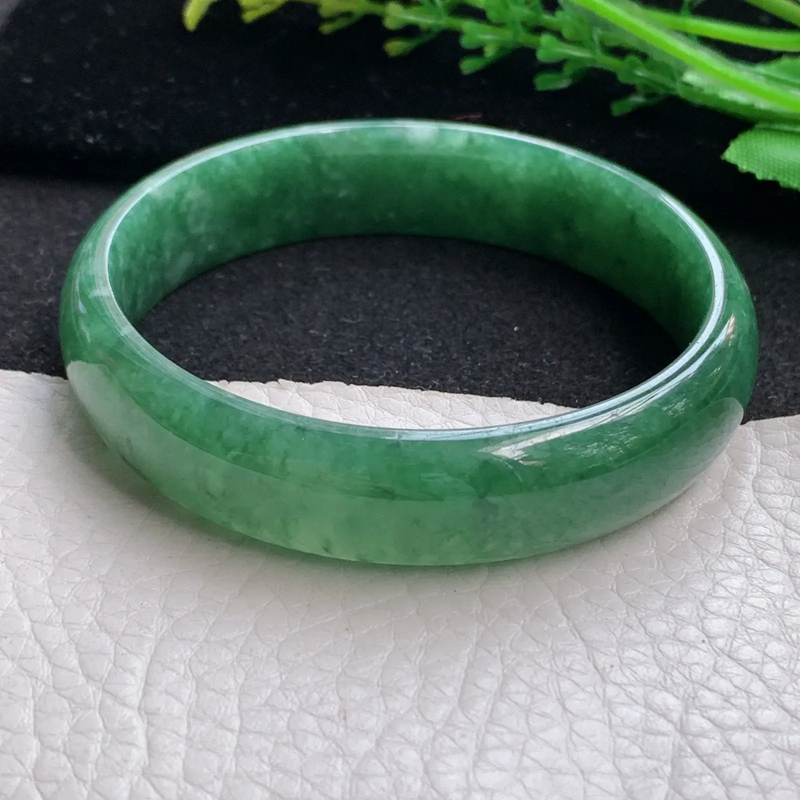 n自然光59*14*6.2平安镯 缅甸翡翠a货玉手镯满绿宽边玉手环