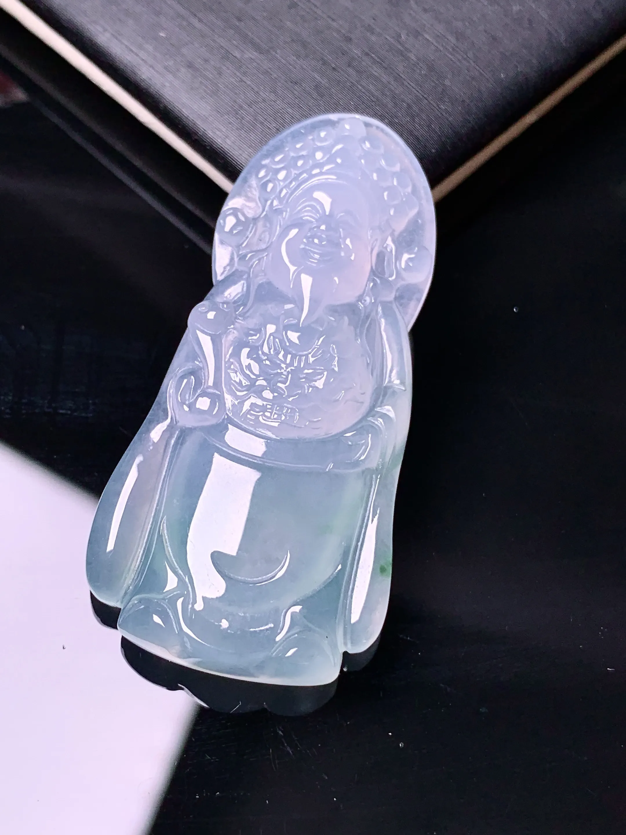 冰种财神吊坠 玉质细腻 色泽清新艳丽 整体尺寸42*20.5*5.5