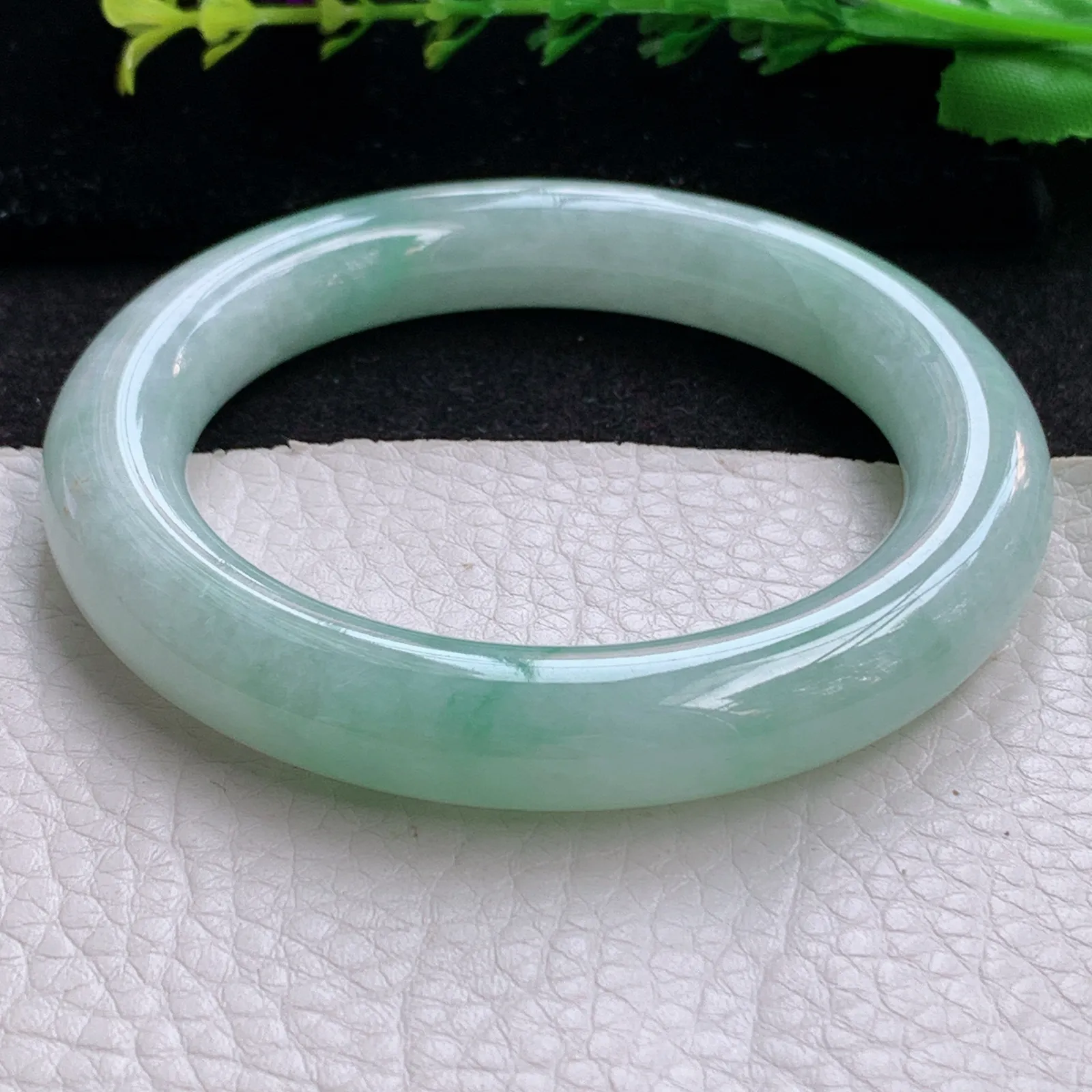 n自然光56.5*11.2*11.3胖圆镯 缅甸翡翠a货玉手镯清新圆条玉手环