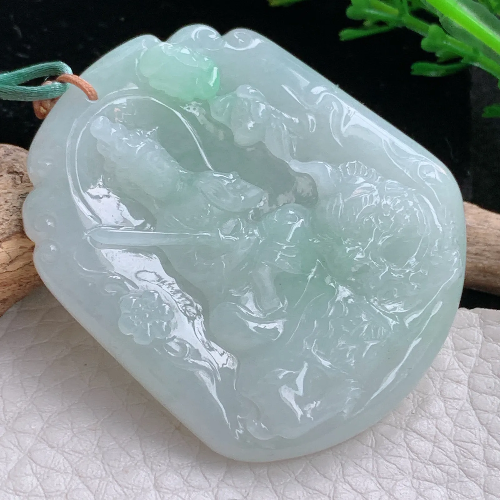 bg自然光50*41.5*6天然缅甸翡翠飘阳绿文殊菩萨玉吊坠 毛衣坠