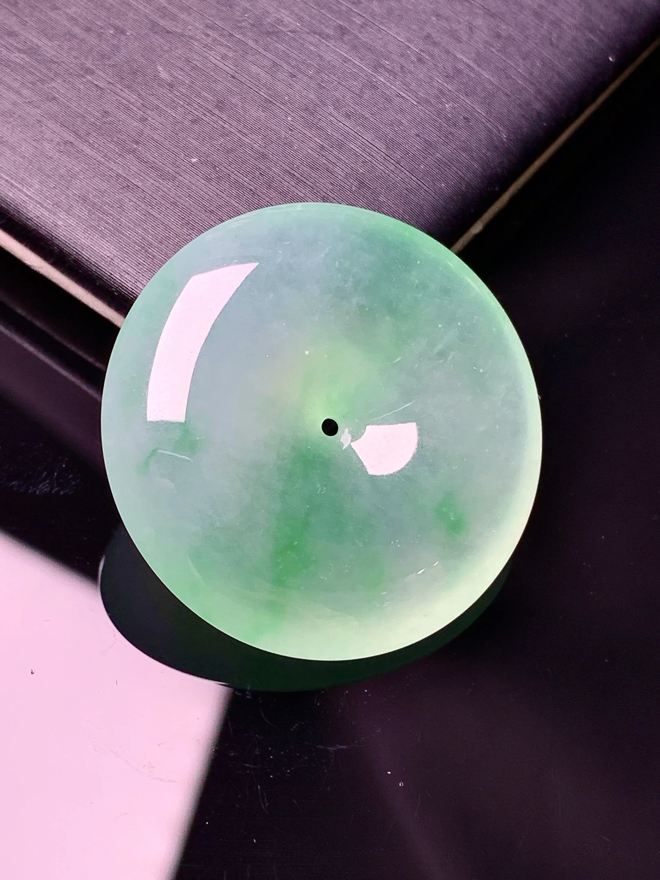 冰种平安扣吊坠 玉质细腻 色泽清新艳丽  整体尺寸28.5*6.8