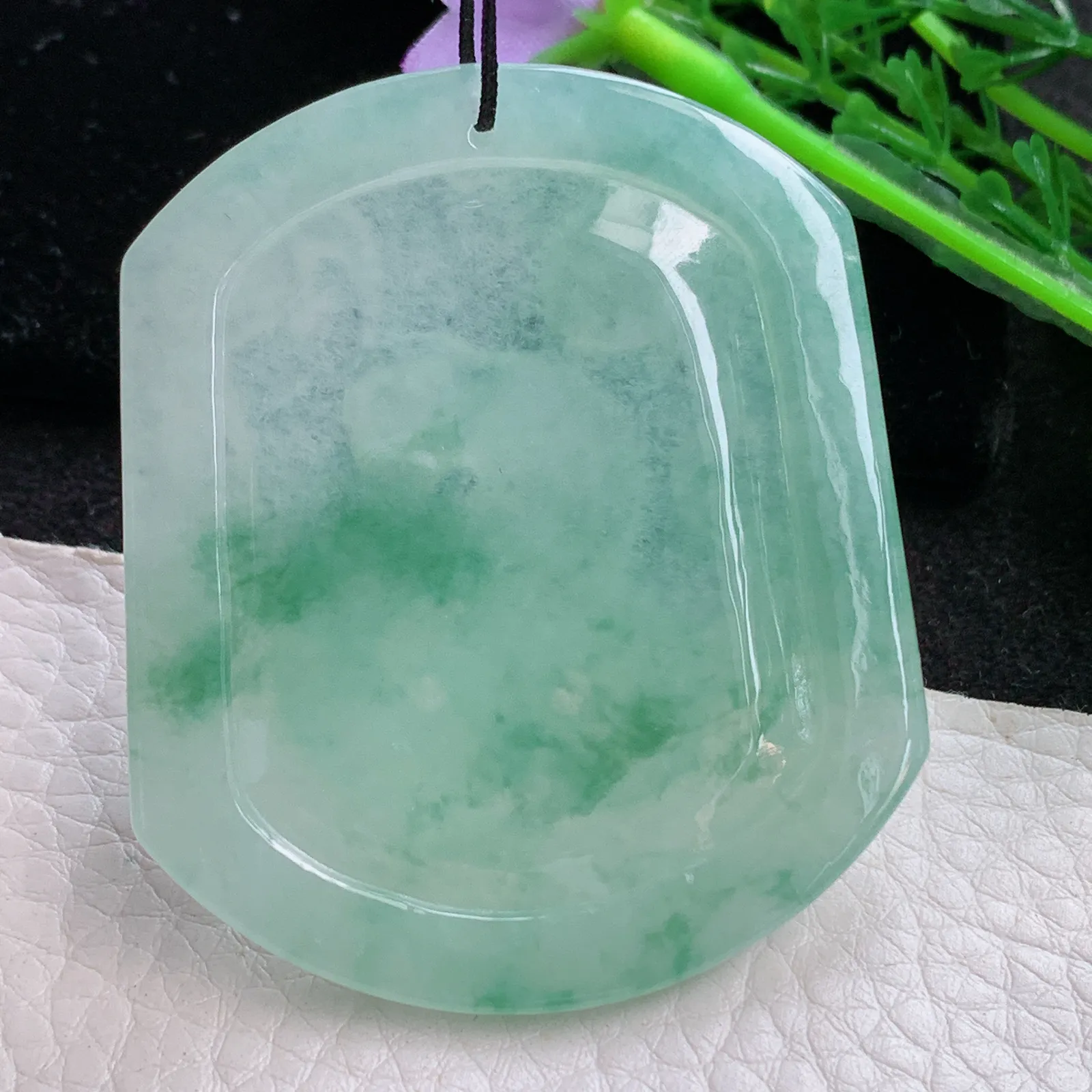 kh自然光54*46*4.5天然缅甸翡翠飘绿花腰缠万贯 年肖蛇玉吊坠 毛衣坠