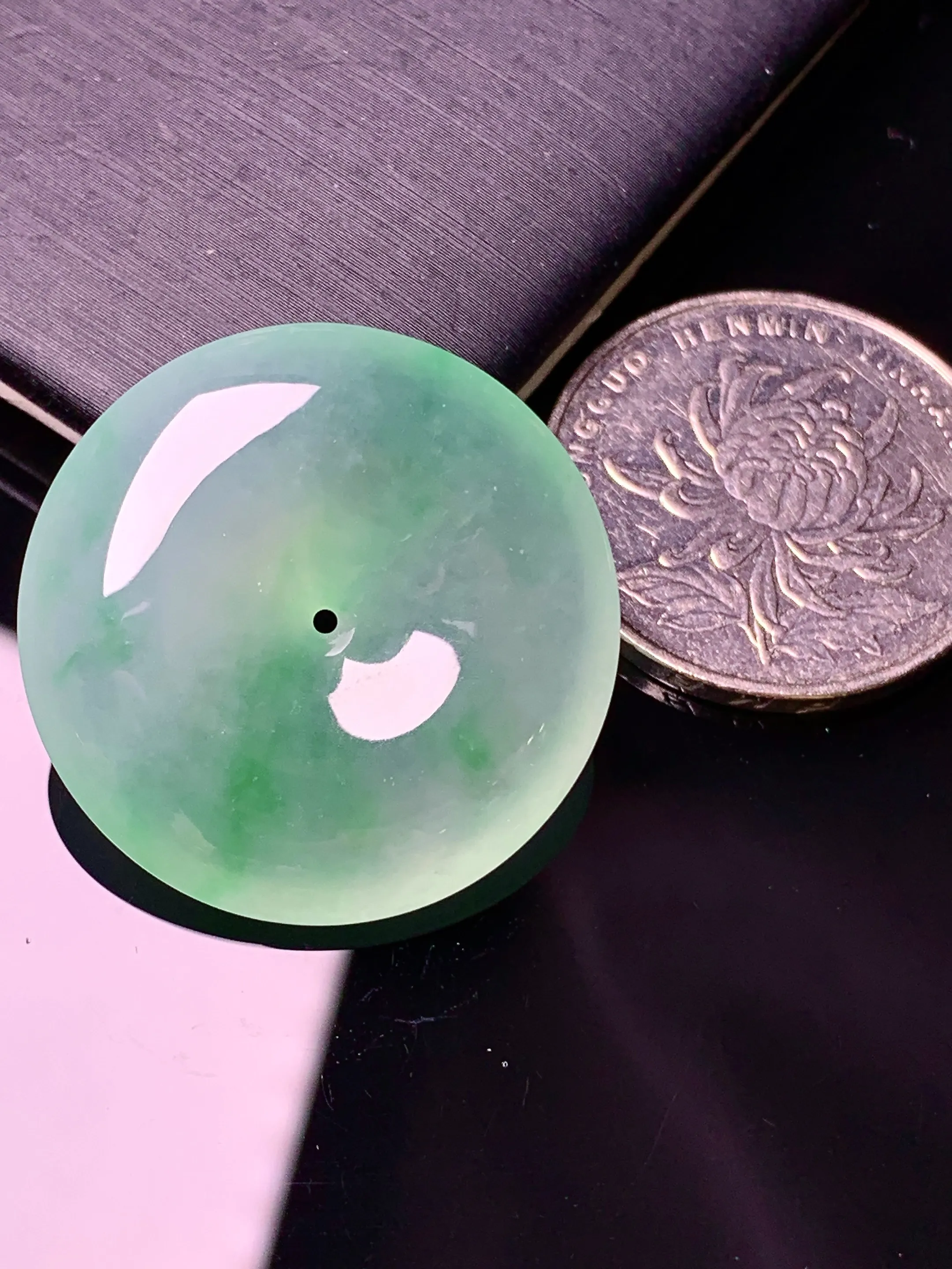 冰种平安扣吊坠 玉质细腻 色泽清新艳丽  整体尺寸28.5*6.8