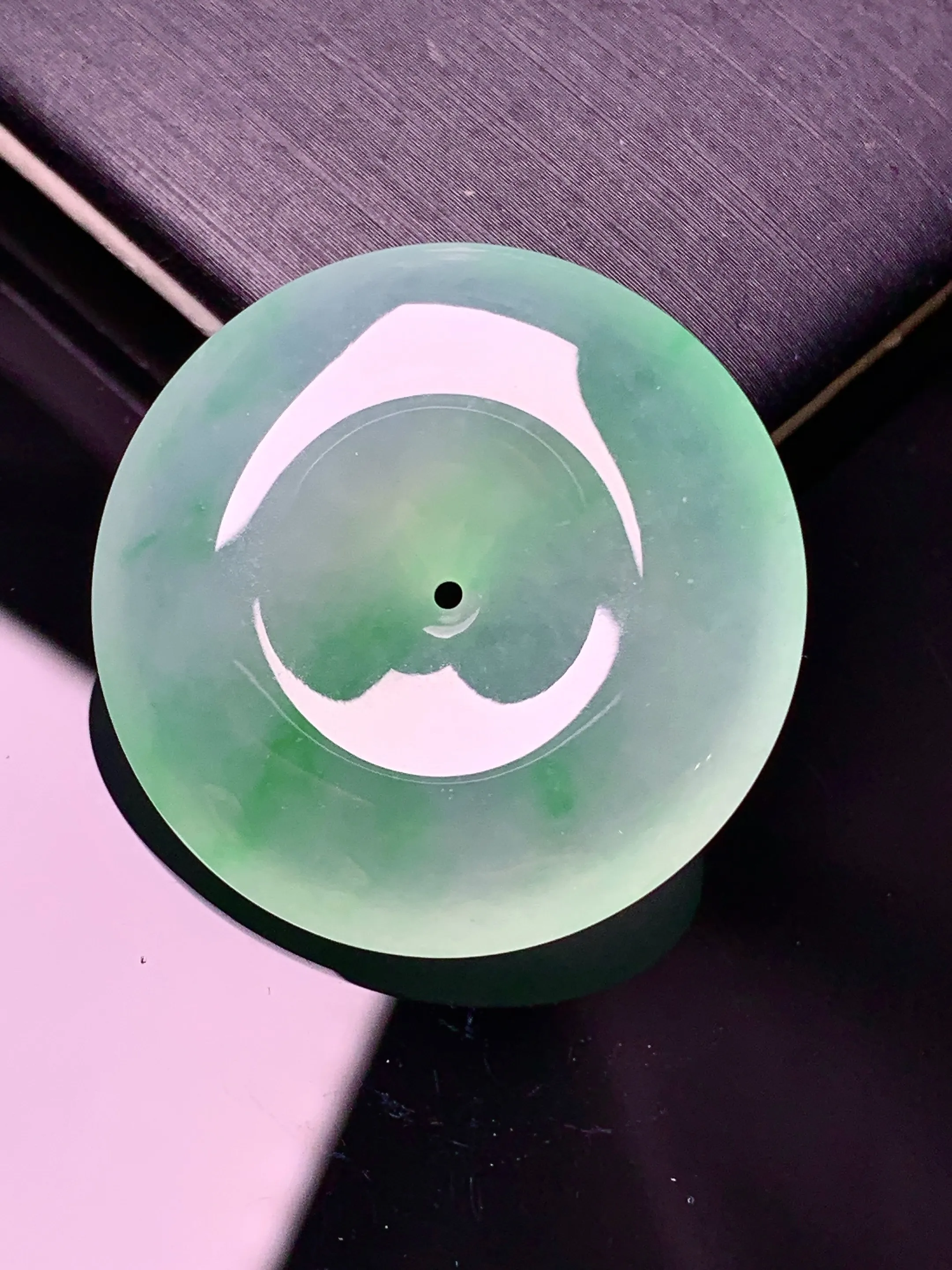 冰种平安扣吊坠 玉质细腻 色泽清新艳丽  整体尺寸28.5*6.8