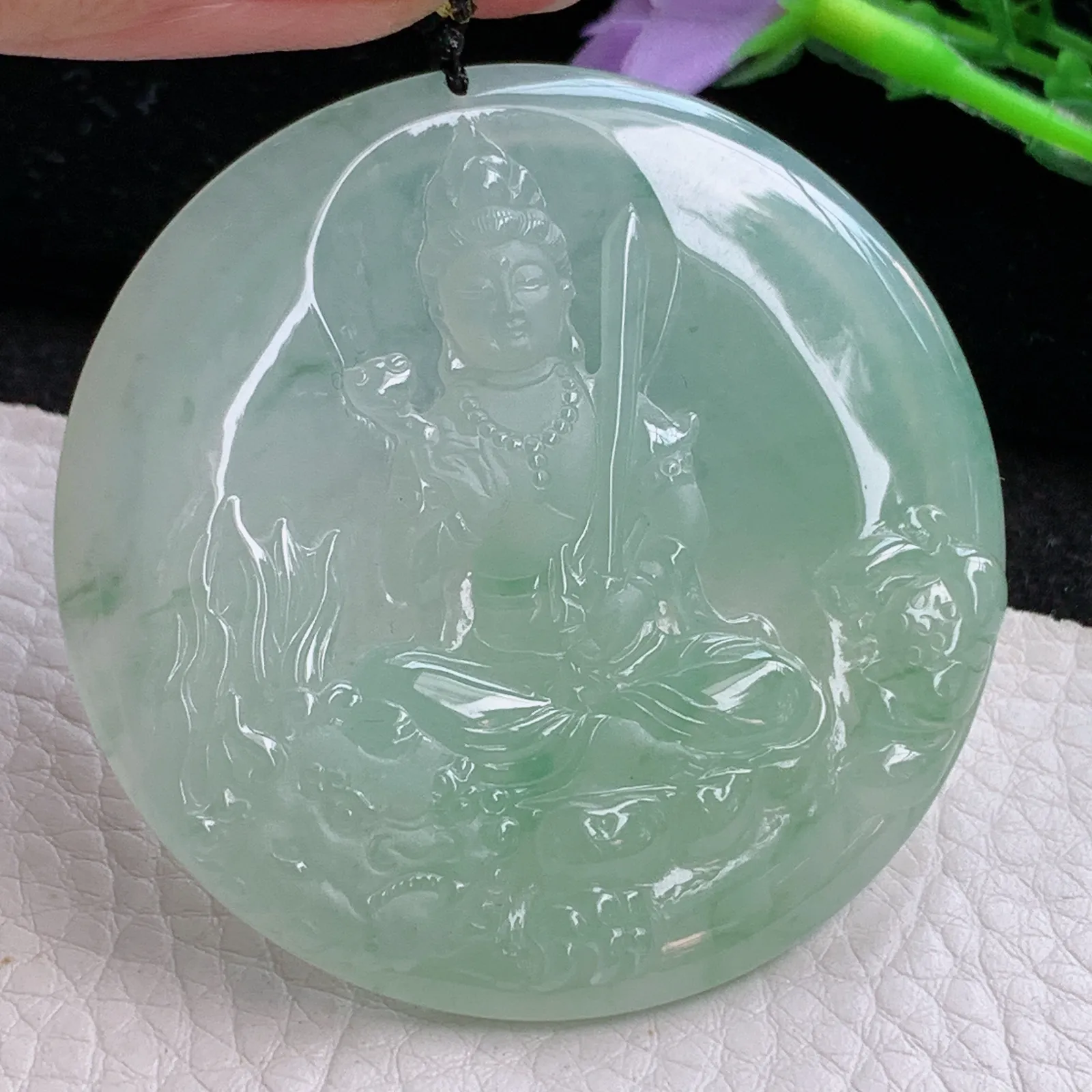 kh自然光53.5*5.5天然缅甸翡翠冰晴文殊菩萨圆牌玉吊坠 毛衣坠