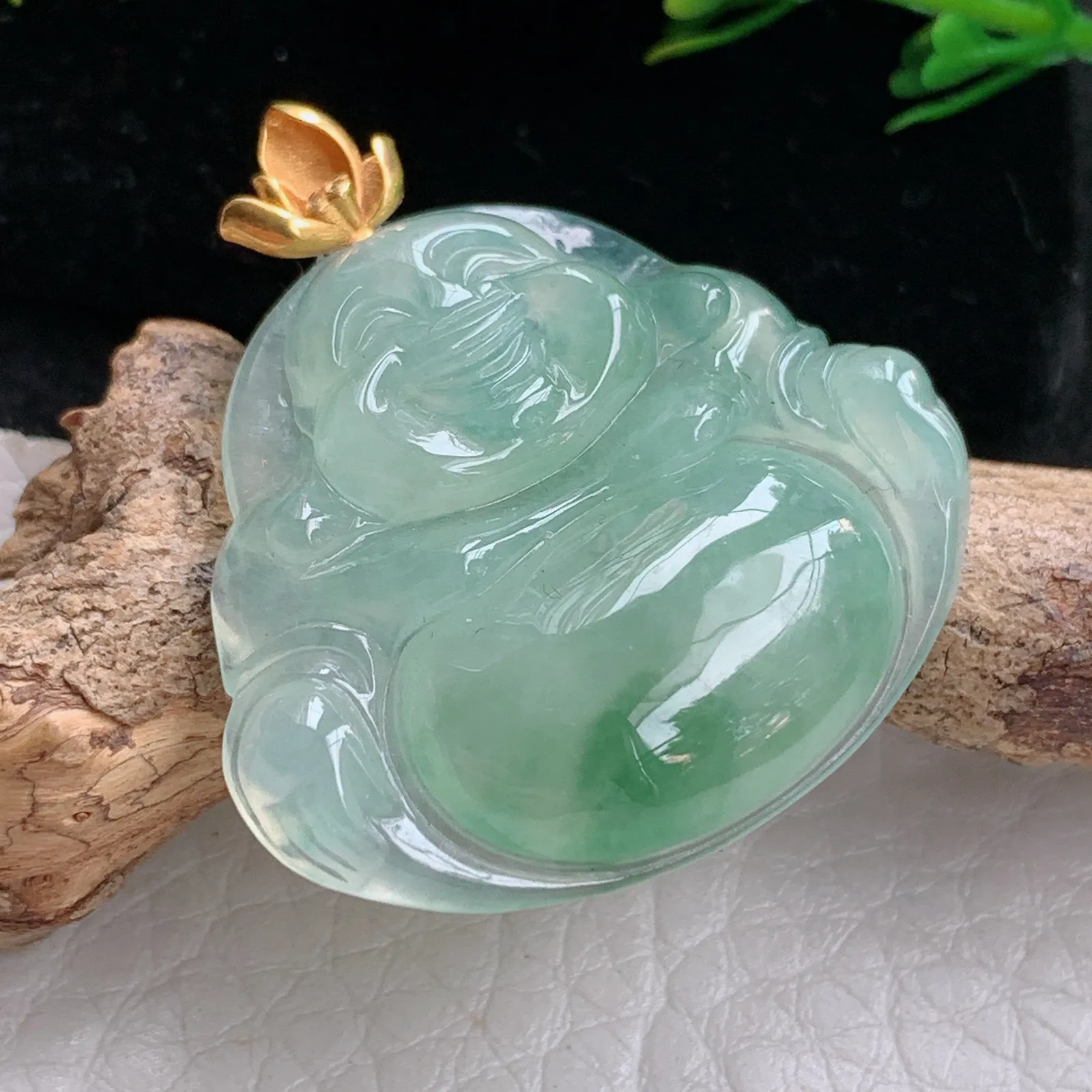 gp自然光32.8*31*5.5天然缅甸翡翠冰绿饱满佛公 弥勒佛玉吊坠