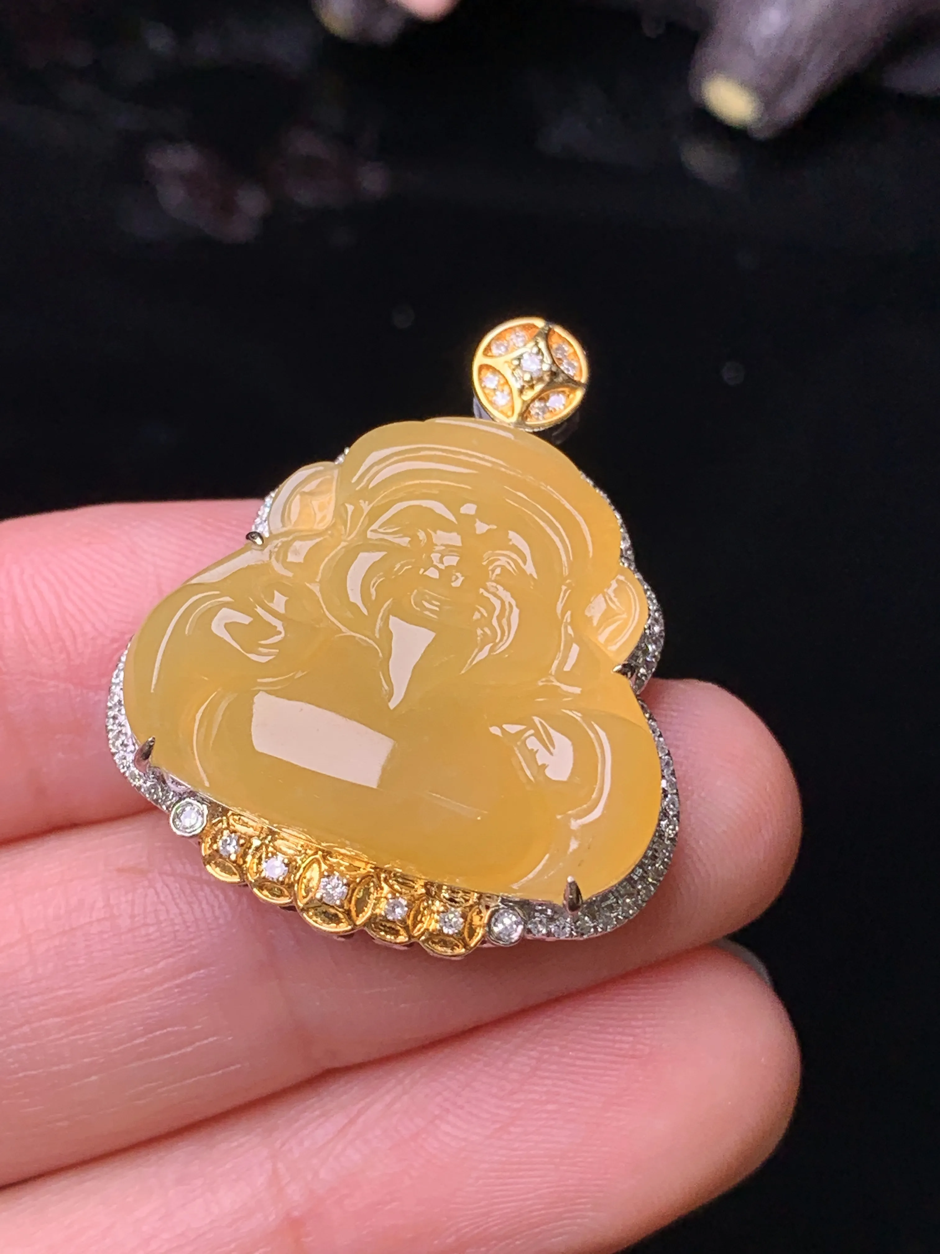 18k金钻镶嵌黄翡财神吊坠 玉质细腻 色泽清新艳丽  整体尺寸29.6*25*8.8