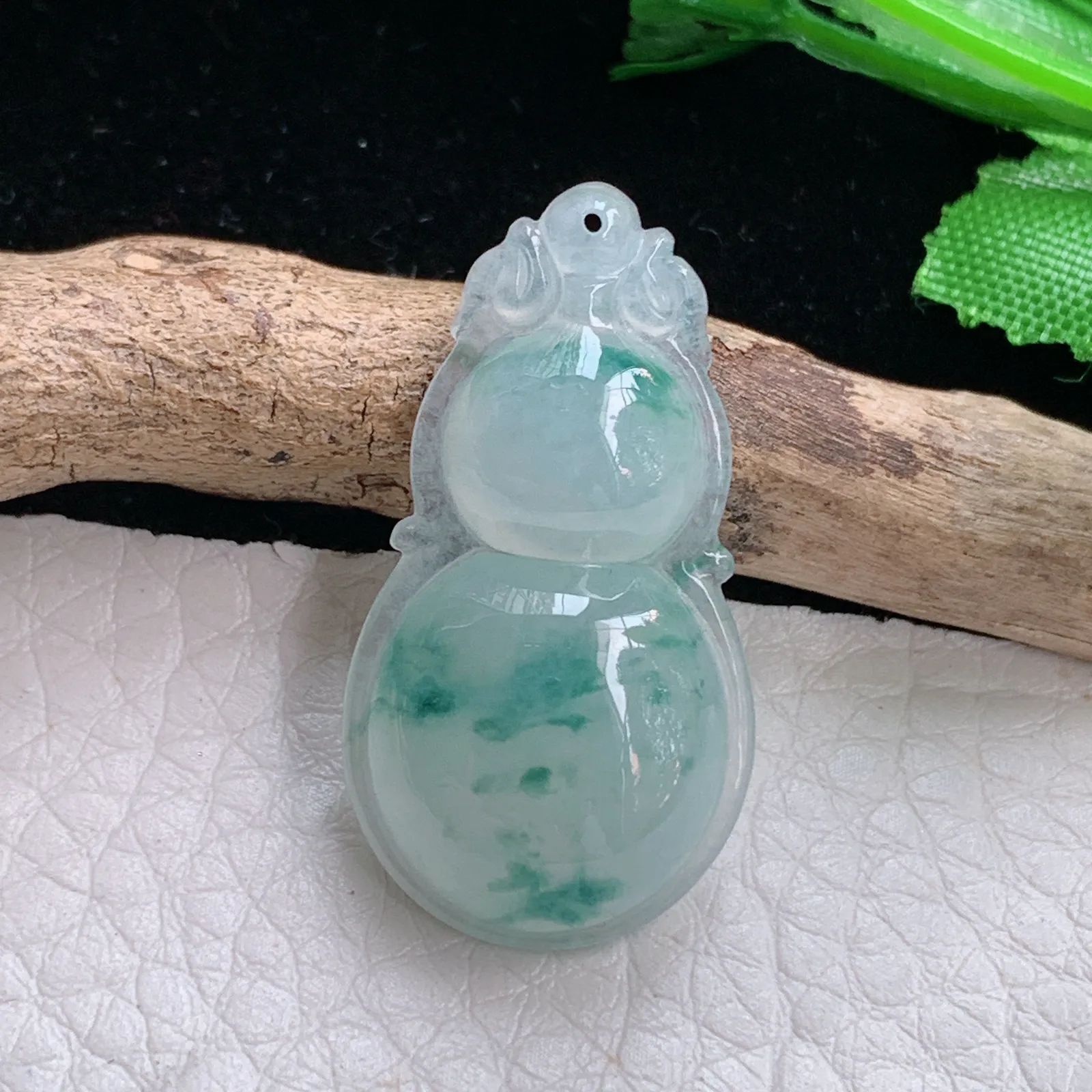 gp自然光你31.5*17*6.2天然缅甸翡翠冰胶饱满飘花葫芦 玉葫芦玉吊坠