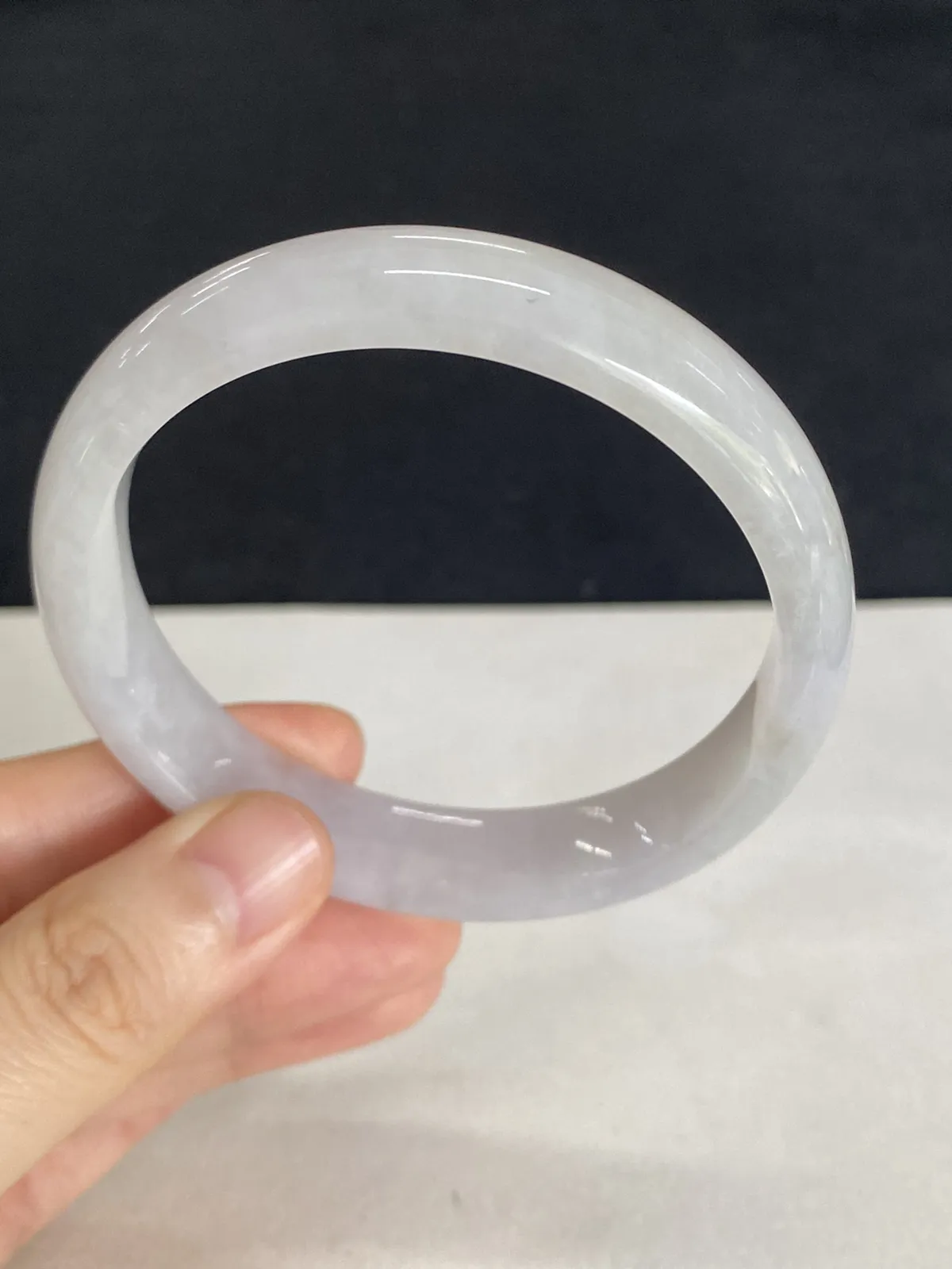 正圈56.9圈口，冰糯种白色翡翠手镯