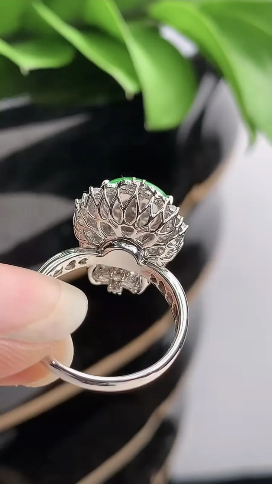 a货翡翠老坑冰种18K金伴钻镶嵌阳绿葫芦戒指吊坠两用款 圈口17.4裸石尺寸12×9mm 重量5.64g 1202