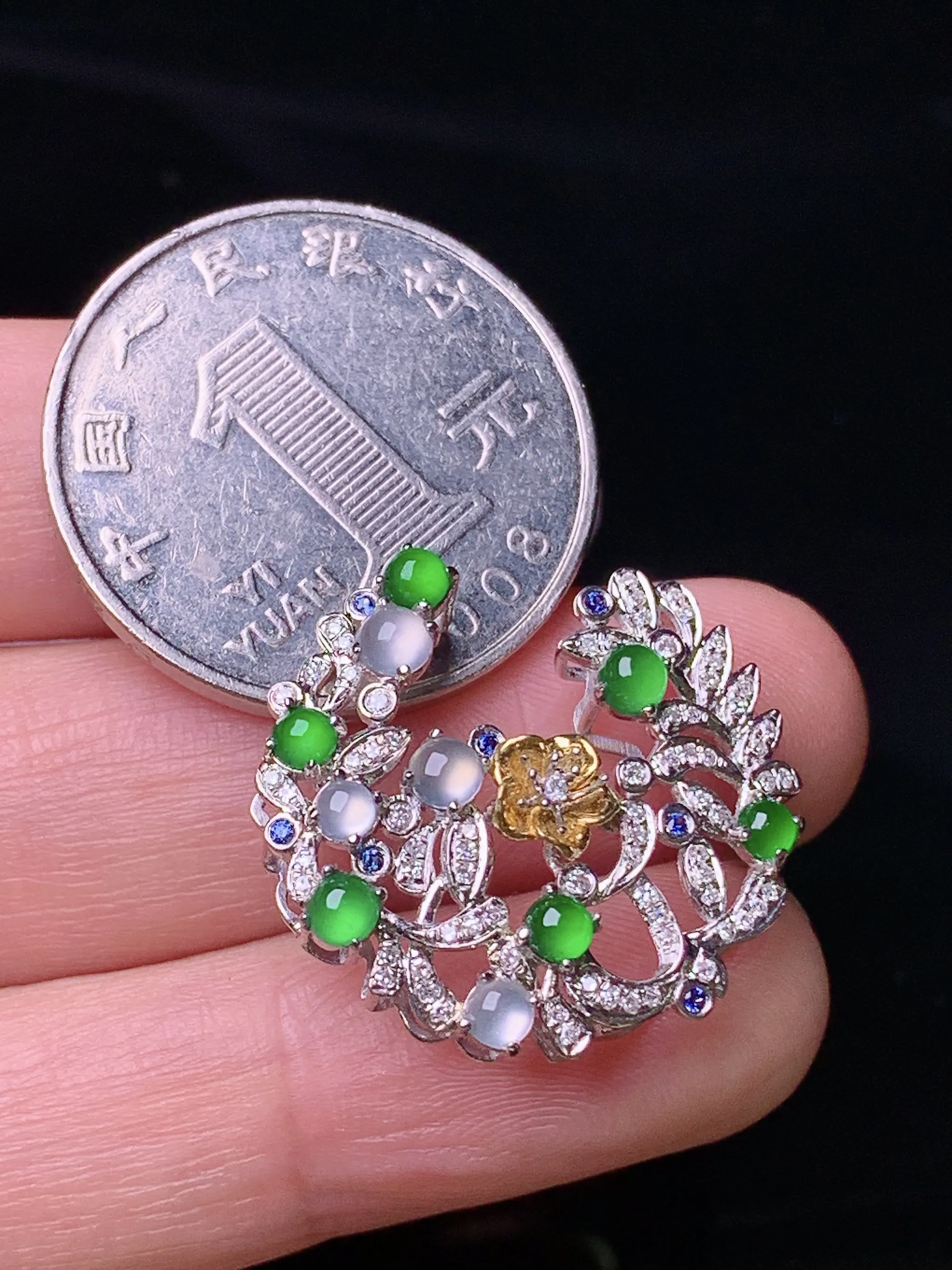 18k金钻镶嵌冰种满绿蛋面组合圣诞款吊坠 玉质细腻 色泽清新艳丽 整体尺寸21.8*23*7