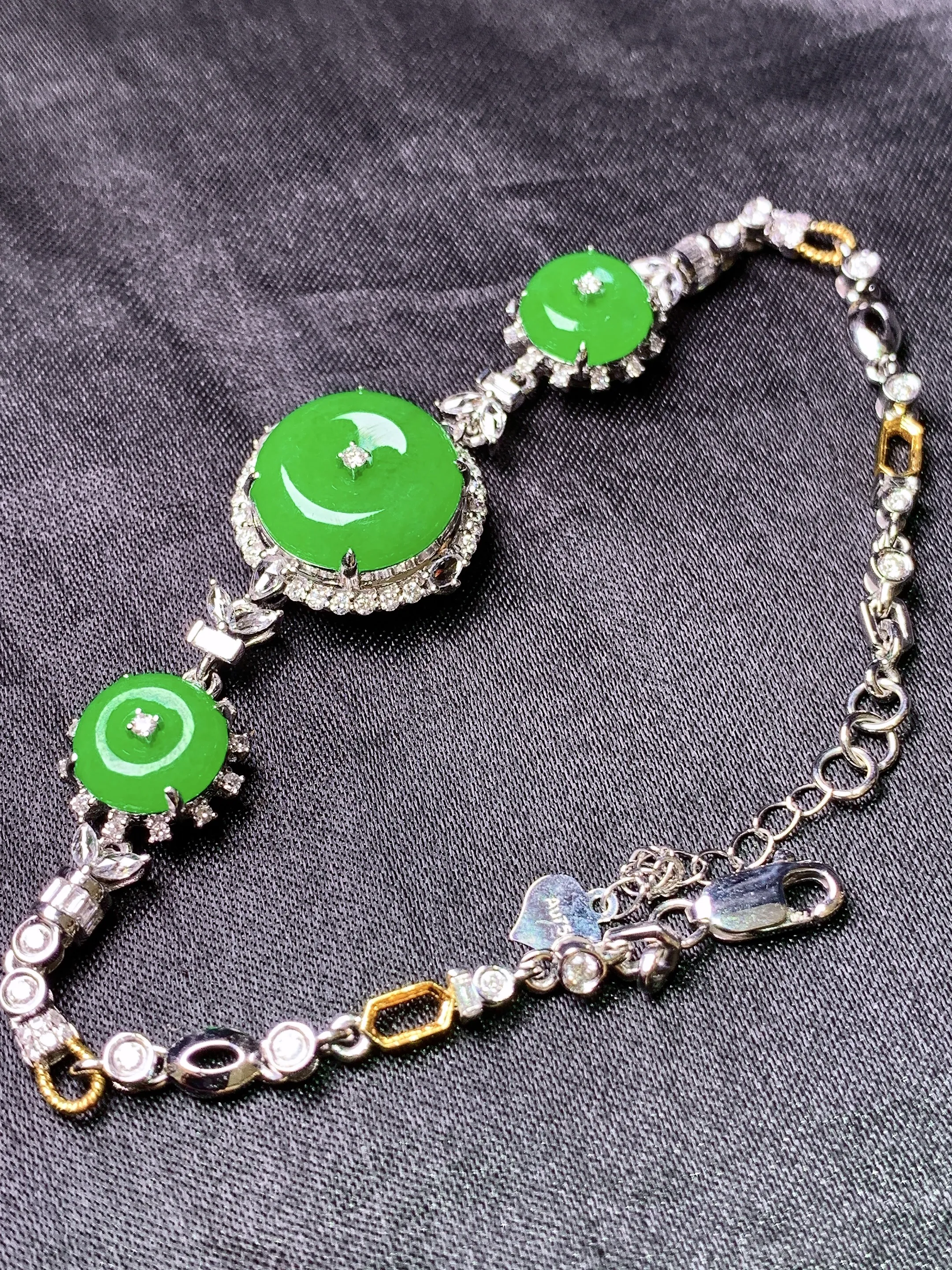 18k金钻镶嵌满绿平安扣手链 玉质细腻 色泽清新艳丽 裸石尺寸12*3