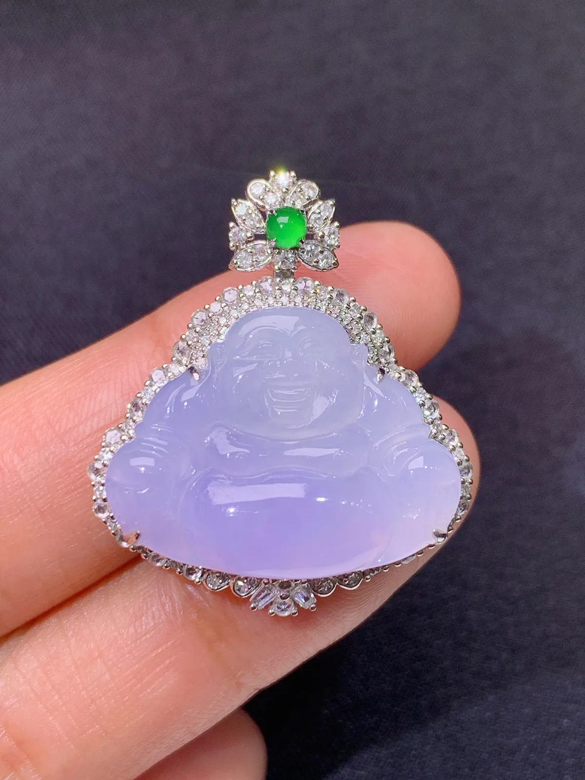 紫罗兰笑佛吊坠，18k金镶嵌，温润细腻，颜色鲜艳 尺寸30.6*26.7*9