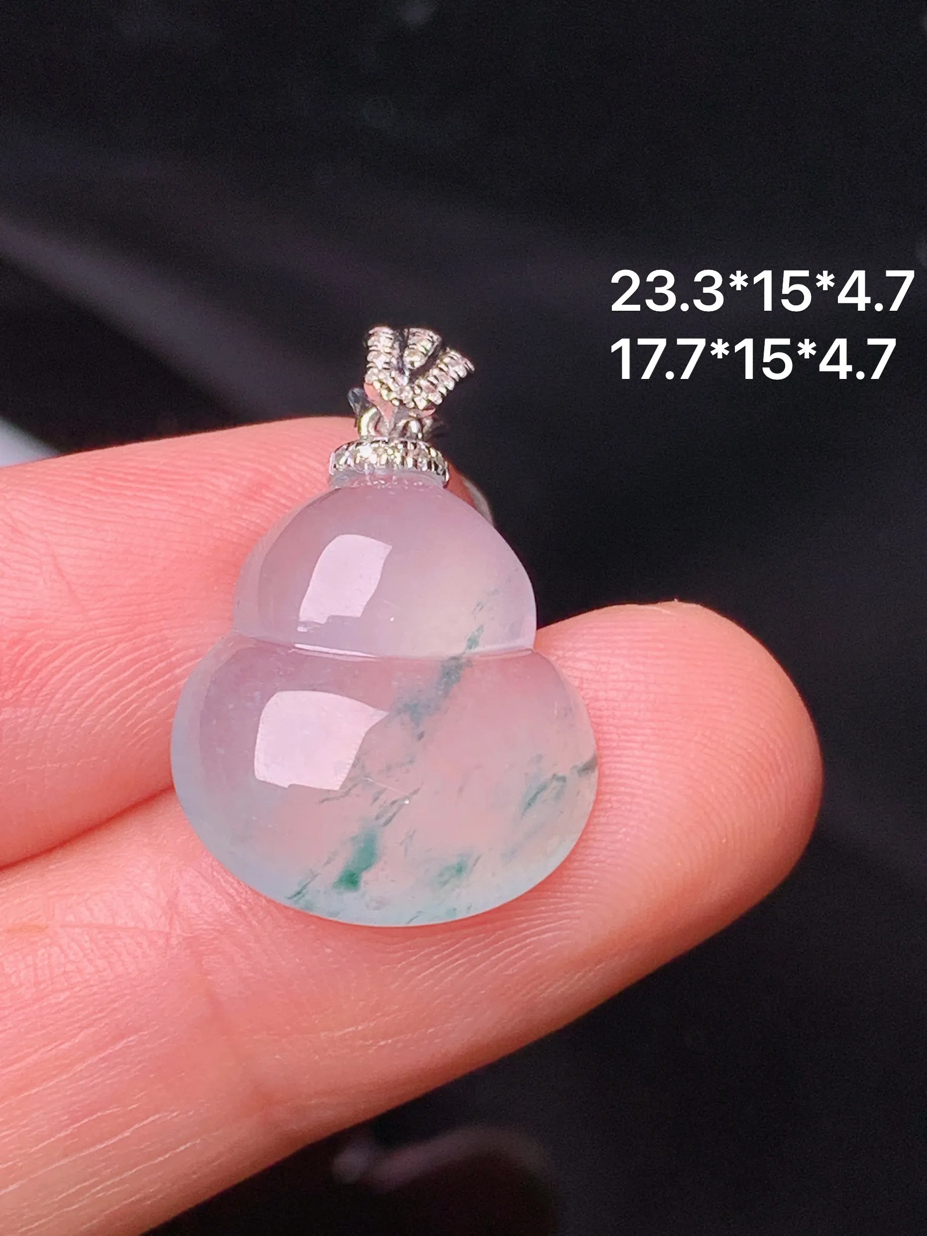 18k金钻镶嵌冰种葫芦吊坠 玉质细腻 色泽清新艳丽  整体尺寸23.3*15*4.7