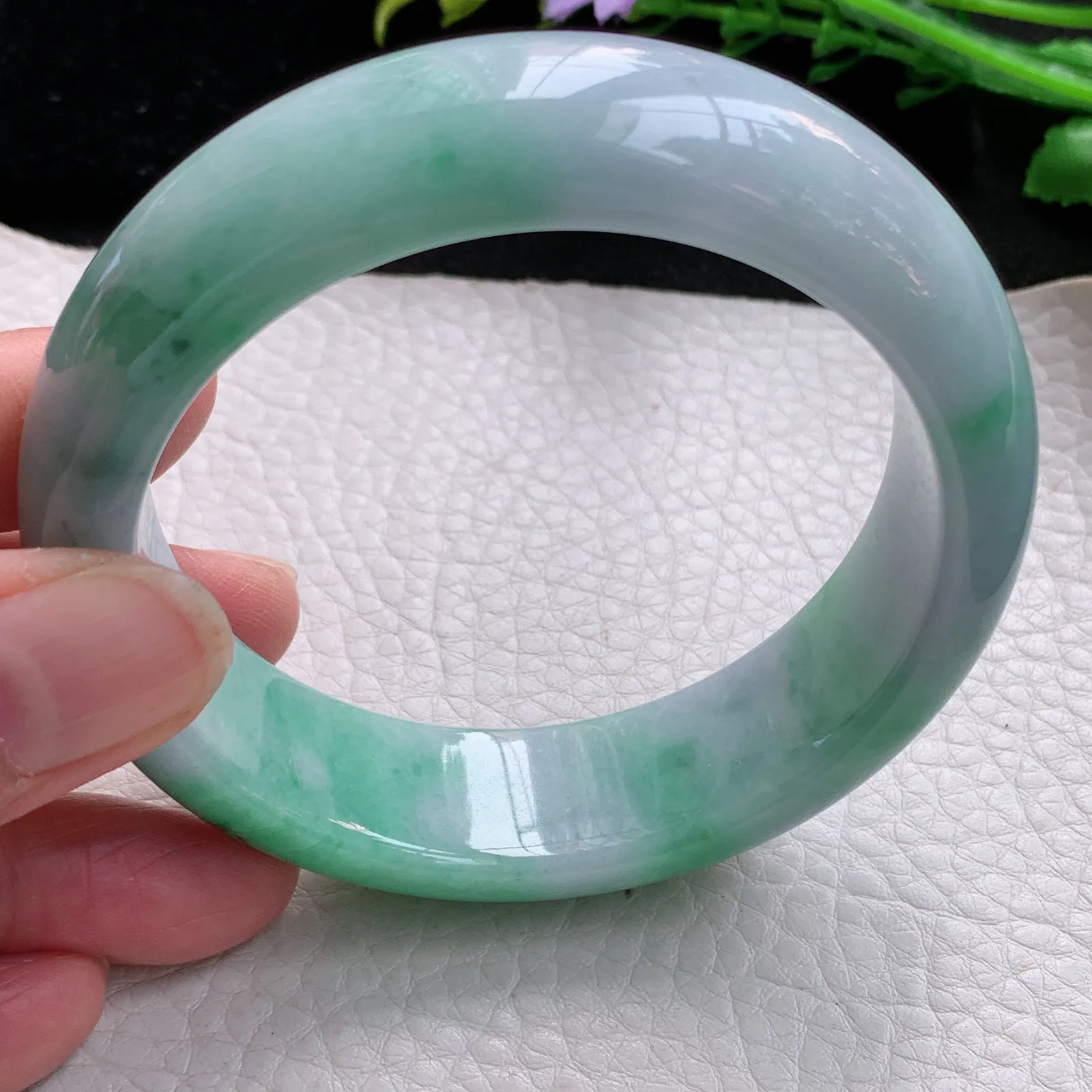 yh自然光58.5*17.3*9轮胎镯 缅甸翡翠a货玉手镯飘绿厚装宽边玉手环