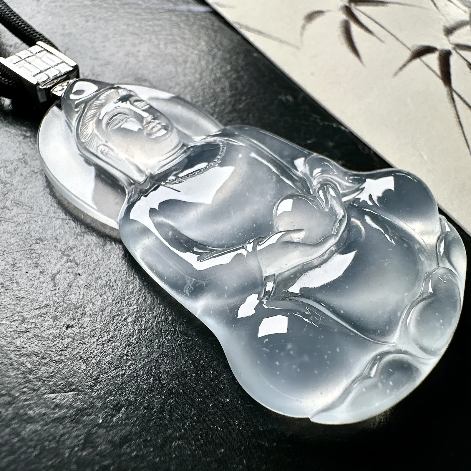 【玻璃种素衣观音】莲花观音精品件，质地细腻，通透度上佳，冰感十足，适合佩戴，收藏品质，18k金钻镶嵌，裸石尺寸53.4*33.4*7.9毫米