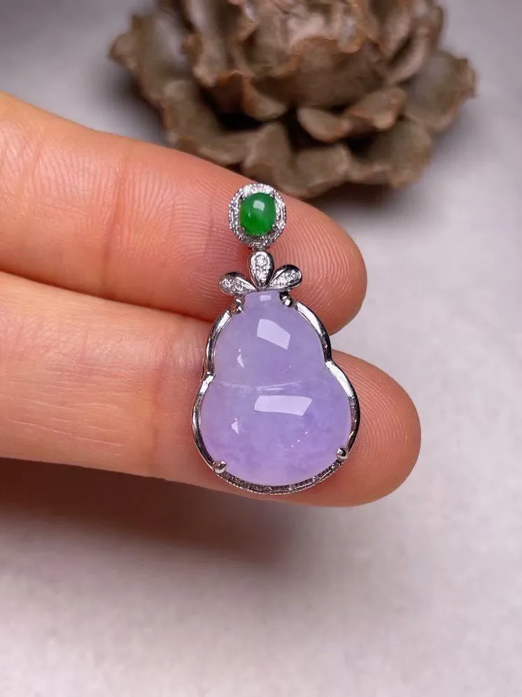 冰糯种紫罗兰葫芦吊坠、真金真钻镶嵌，种水好，玉质细腻 .裸石尺寸 16.0*12.6