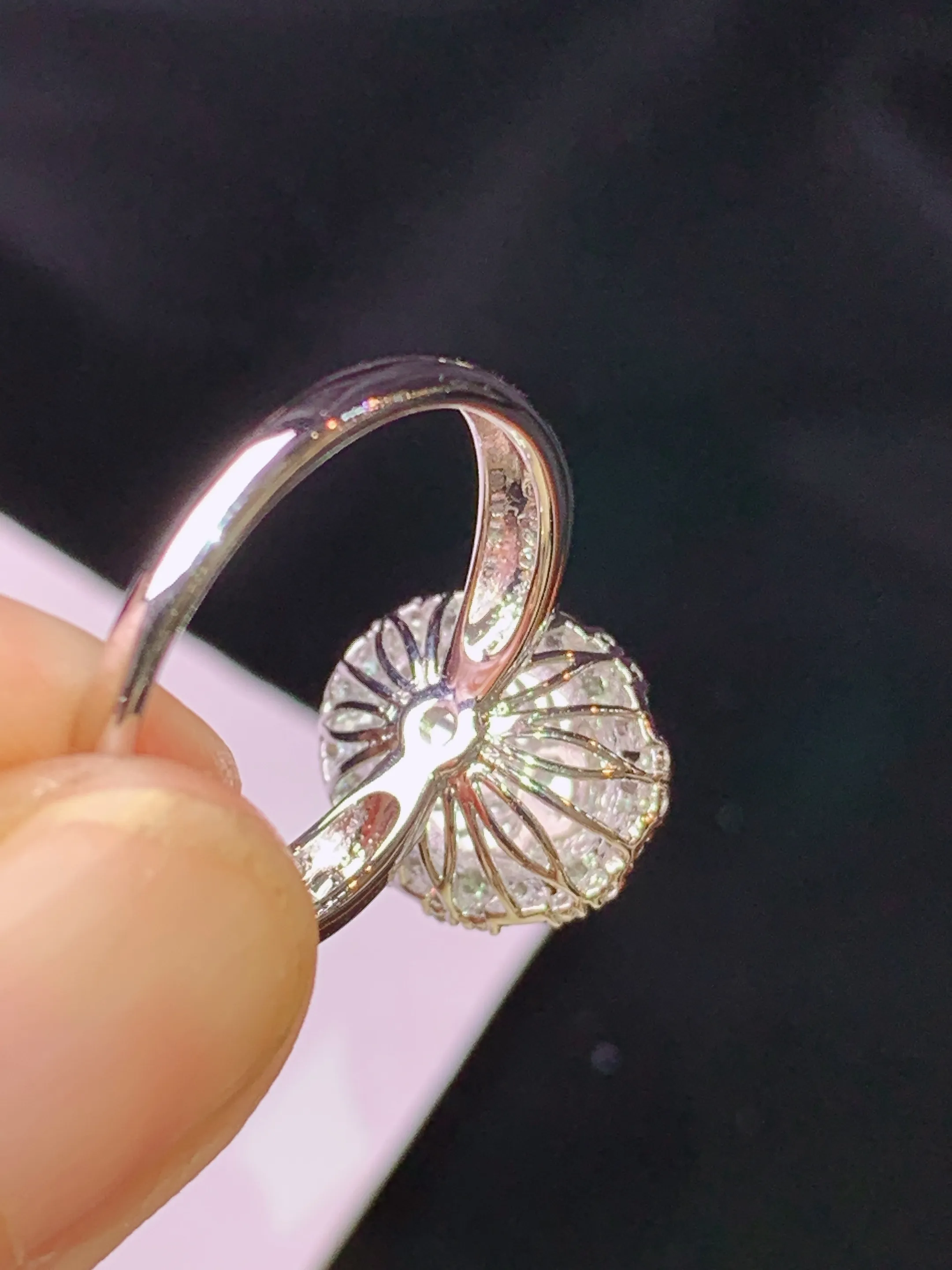 18k金钻镶嵌满绿蛋面戒指 玉质细腻 色泽清新艳丽 圈口14.5 整体尺寸13*11*9.8