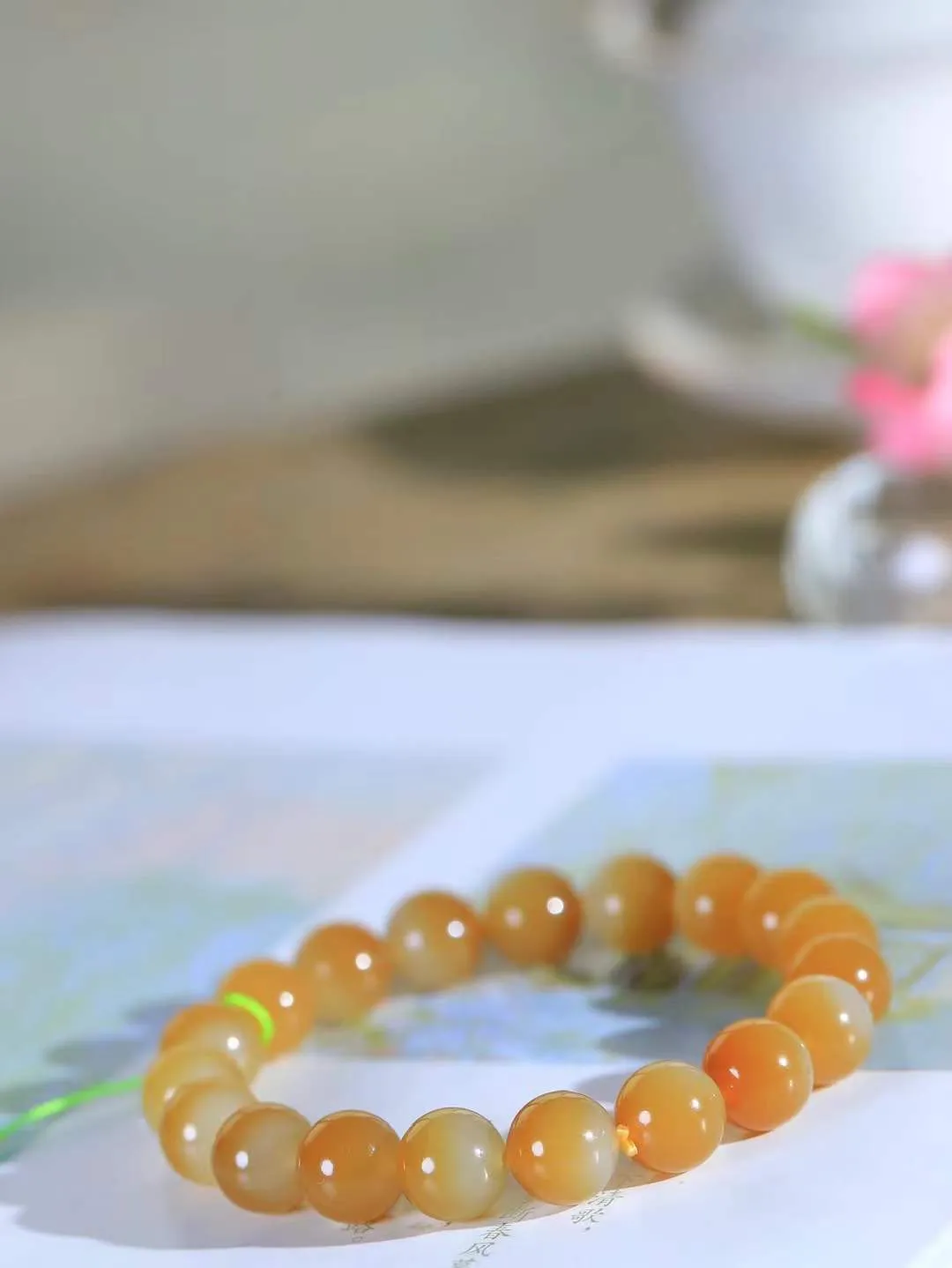 【珠圆玉润.手串】

精品和田玉糖白玉珠圆玉润手串 玉质温润细腻  整串打磨圆润，佩戴舒适。珠珠落玉盘，间关莺语花底滑，一生美好时光，无论身在何处，都有它相伴相守。事事顺遂，幸福美满，吉祥如意。重28.41克   尺寸取一9.2mm   FDL-31120206