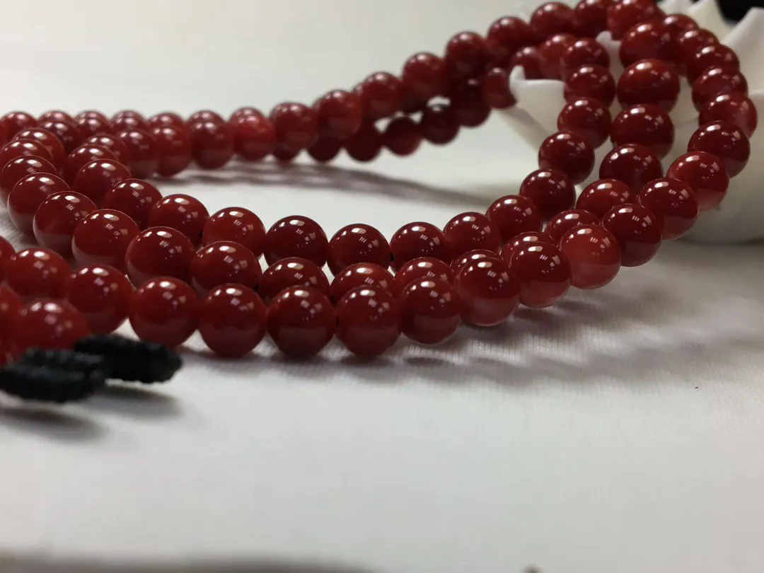 【天然日本阿卡赤血牛血红珊瑚6mm圆珠108粒佛珠链】项链手链两用款！日本产地，阿卡材料，赤血牛血红颜色，光泽柔润透亮，直径约6.14-5.46mm，重量32.51克，珊瑚本为佛教珍宝，来自深海千年生长，有生长纹，属于有机宝石，气场强大，稀少珍贵！每粒均为天然无添加无修补！少虫眼少白芯！收藏精品！传承宝贝！