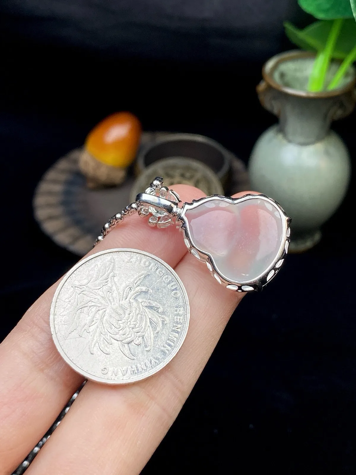 【冰种葫芦吊坠】老坑雪花棉，质地细腻清爽，荧光感强烈，起刚光强烈，18K金钻镶嵌，裸石尺寸21.4*18.9*6.2毫米