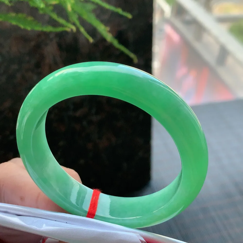 正圈满绿 无瑕 尺寸:54.1/13.2/8.2 满色