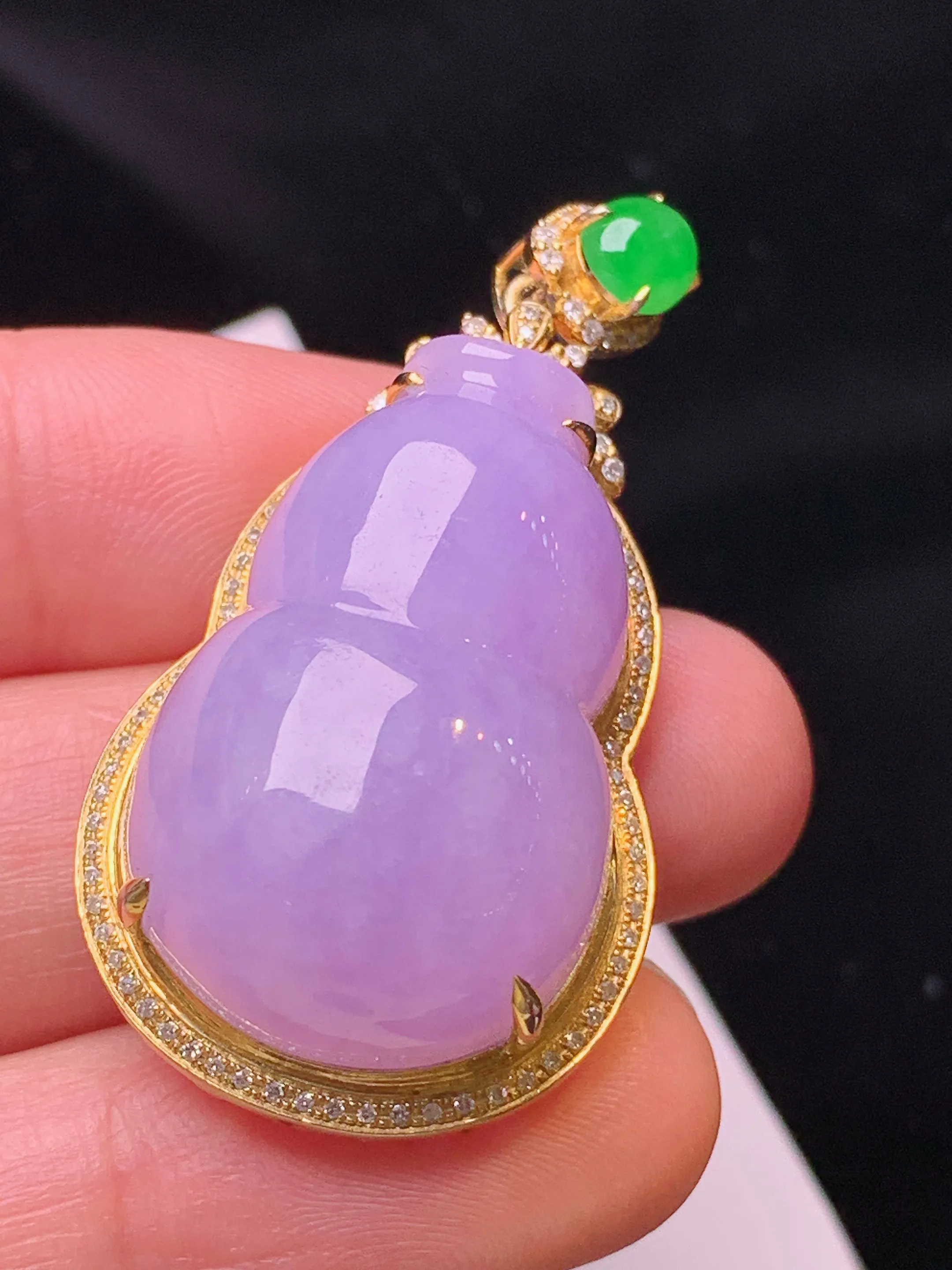 18k金钻镶嵌紫罗兰葫芦吊坠 玉质细腻 色泽清新艳丽 整体尺寸42.5*22.5*14