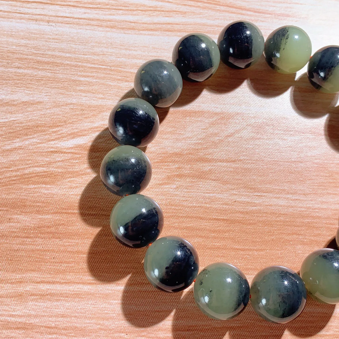 新疆和田玉籽料青花手串。 青花半山半水手串。单颗尺寸12！玉质细腻油润。手推出油。佩戴高端典雅。lt251203