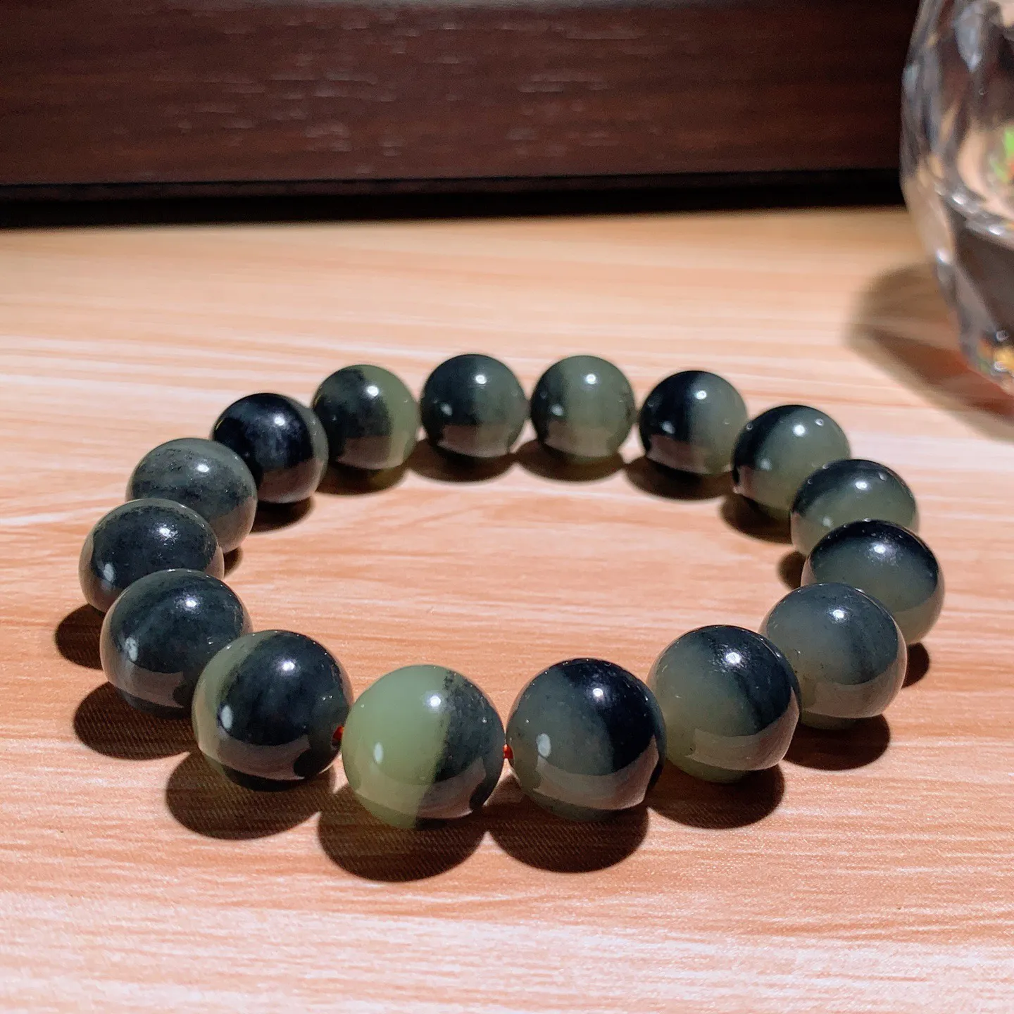 新疆和田玉籽料青花手串。 青花半山半水手串。单颗尺寸12！玉质细腻油润。手推出油。佩戴高端典雅。lt251203