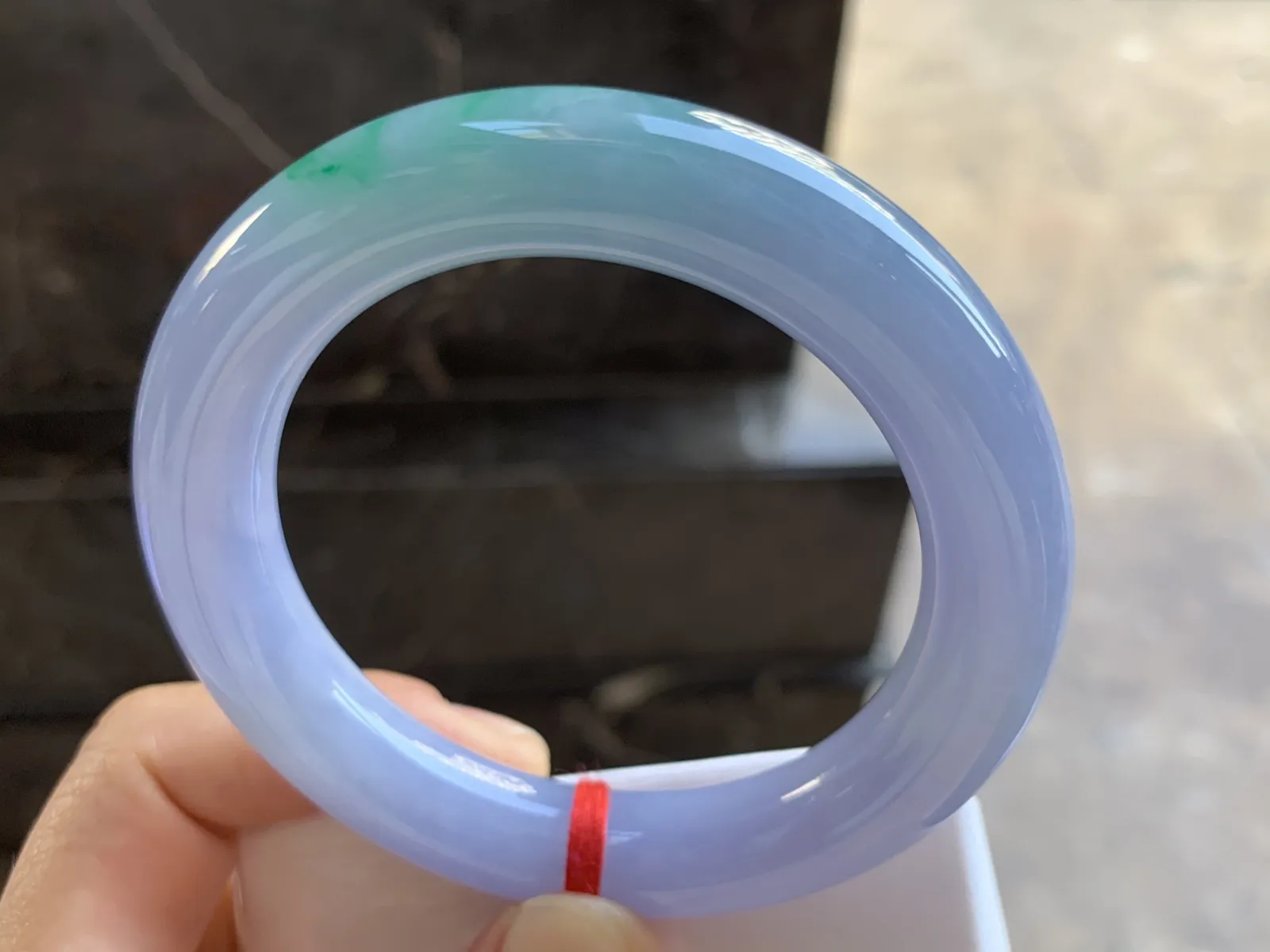 55.5-12mm
春彩圆条手镯 底子细腻
颜色浓郁漂亮