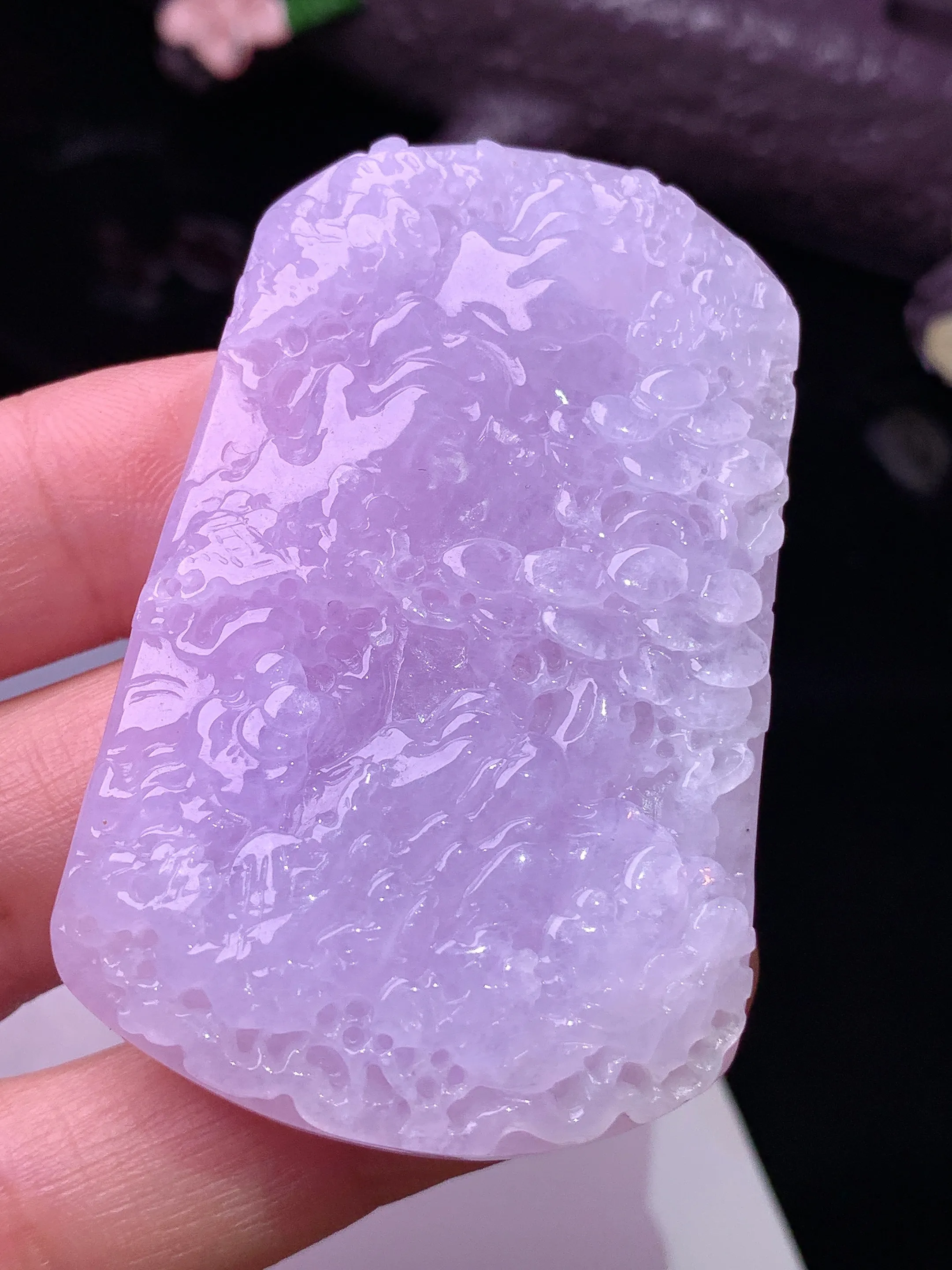 紫罗兰山水牌子吊坠 玉质细腻 色泽清新  整体尺寸56.3*35.2*7.8