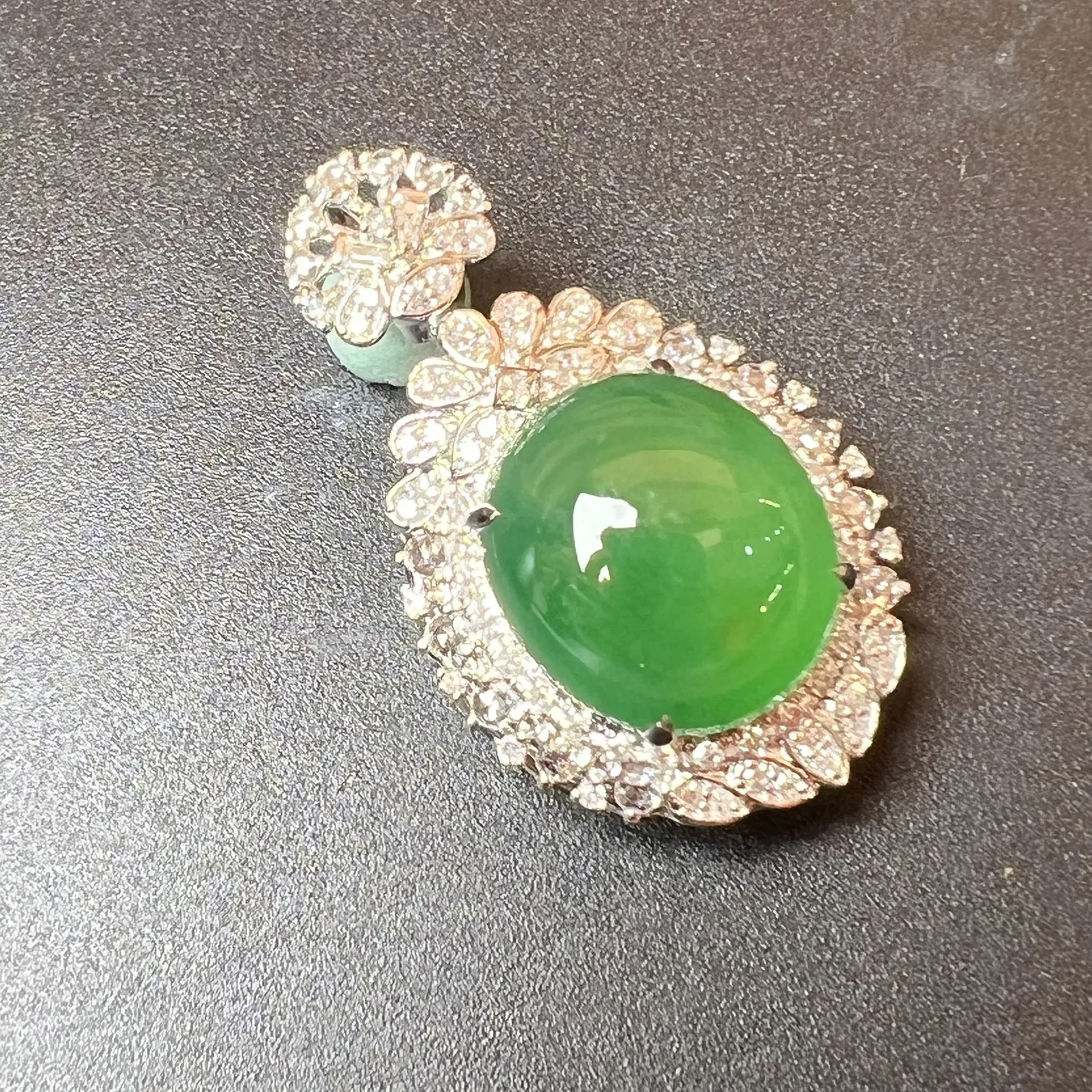 满色蛋坠整体尺寸32.5*19.5*13.5 裸石尺寸14.5*13*6.2