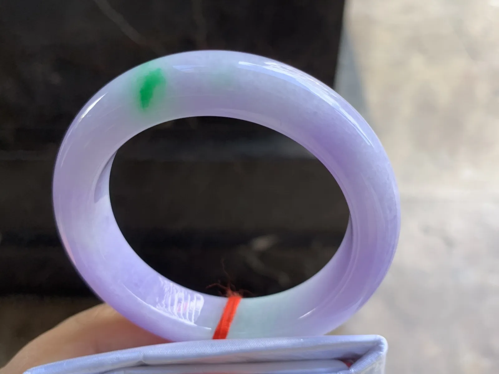 50.5-12.2-9.4mm
春彩手镯 底子细腻 颜色浓郁漂亮 小手捡漏