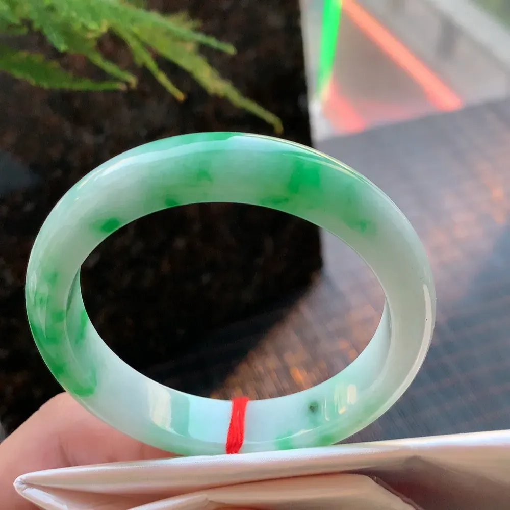 正圈冰糯阳绿 无瑕 尺寸:56.6/12.6/8.4 色好