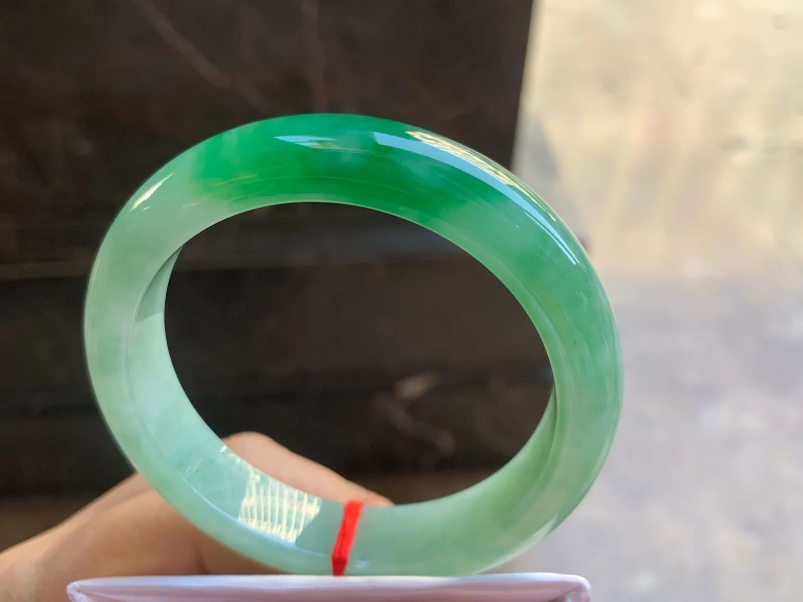 56-12.2-8.6mm
带色手镯 底子细腻 颜色好