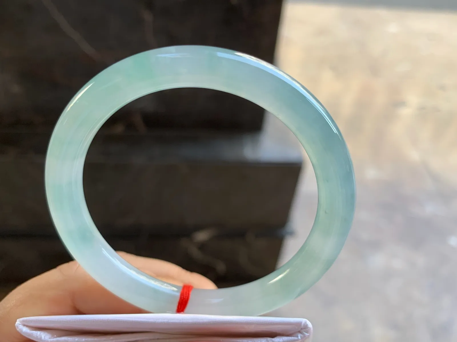 56-8.4mm
冰种飘花圆条手镯 水润光泽 清爽