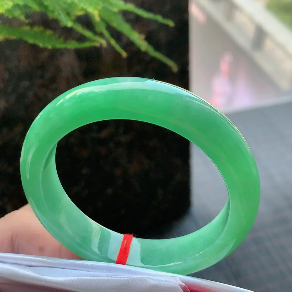 正圈满绿 无瑕 尺寸:54.1/13.2/8.2 满色