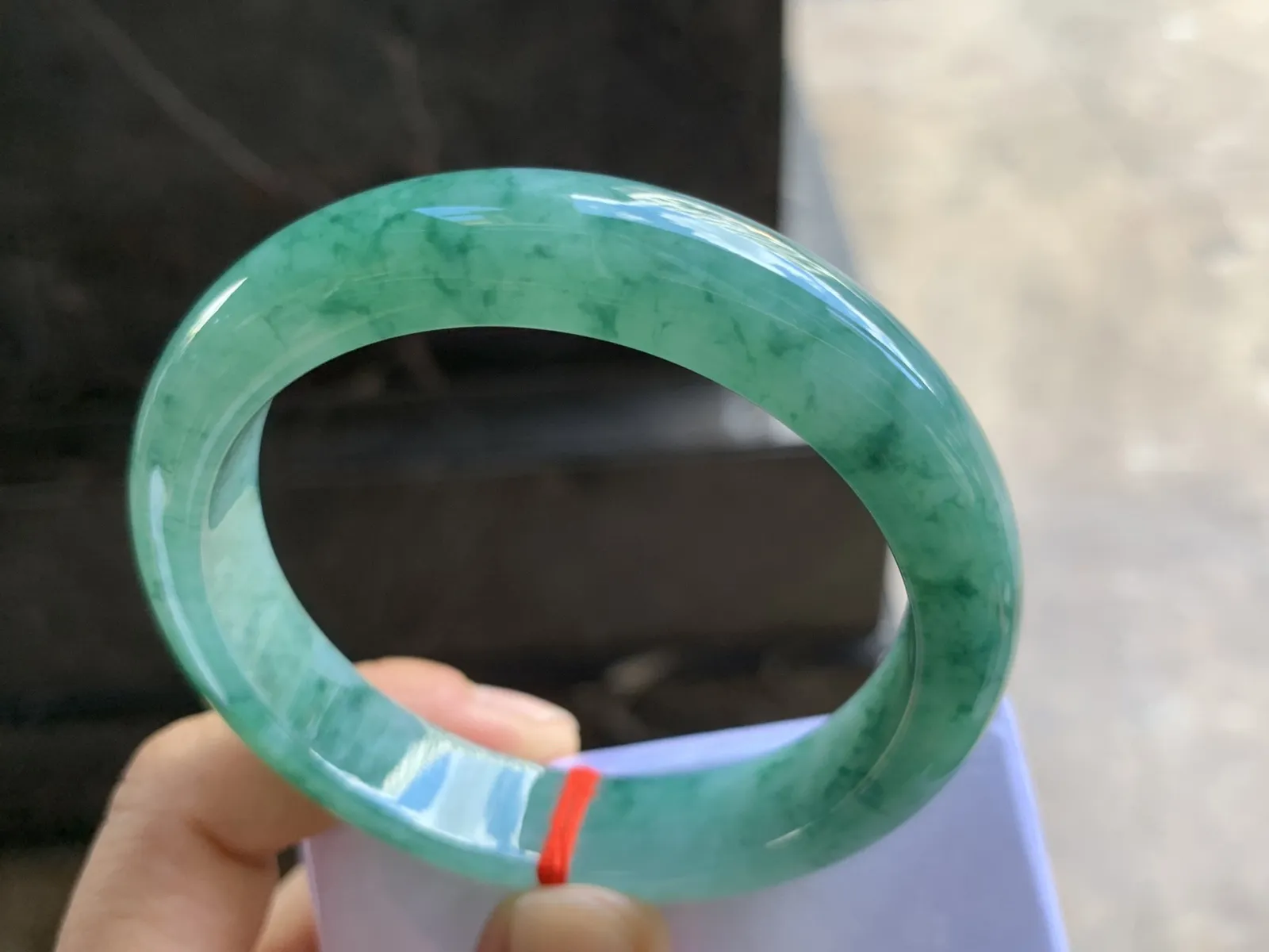 56.5-12.5-8.2mm
色花手镯 底子细腻 花色漂亮