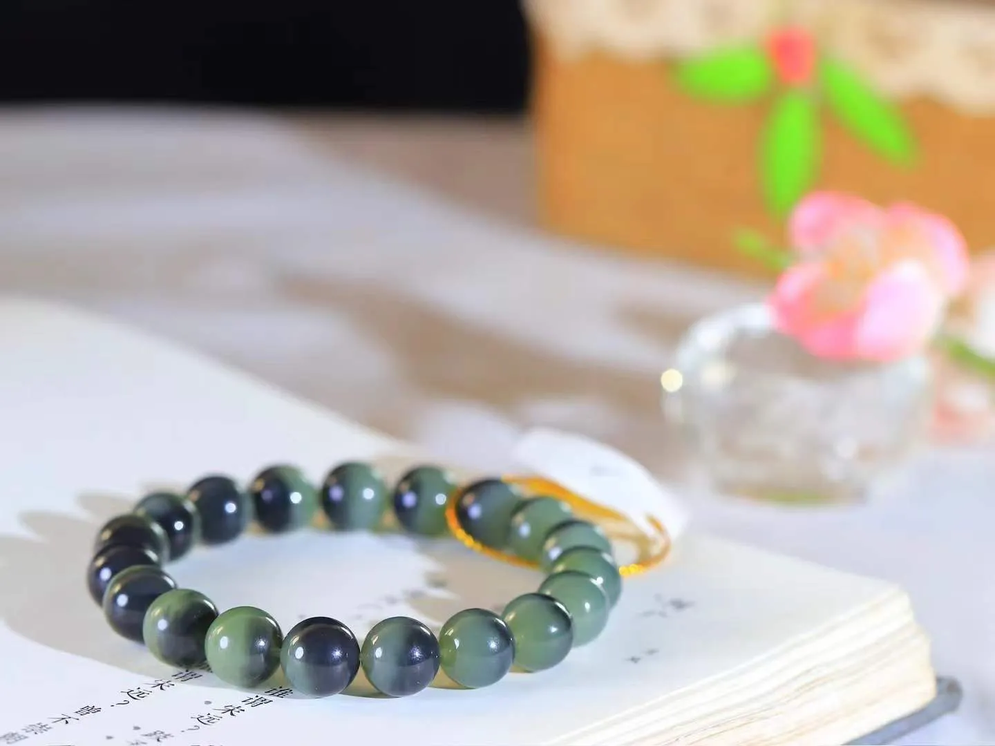 【珠圆玉润.手串】

精品️和田玉珠圆玉润手串 玉质温润细腻  整串打磨圆润，佩戴舒适。珠珠落玉盘