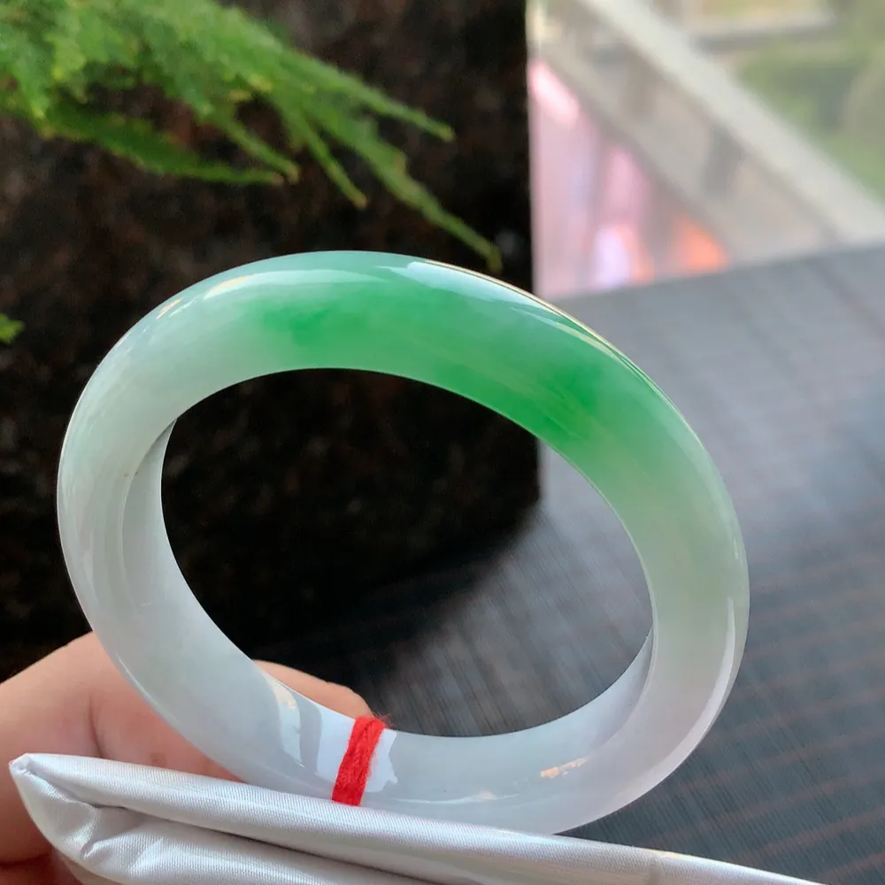 正圈冰糯春彩 无瑕 尺寸:57.5/12/9.4 色好