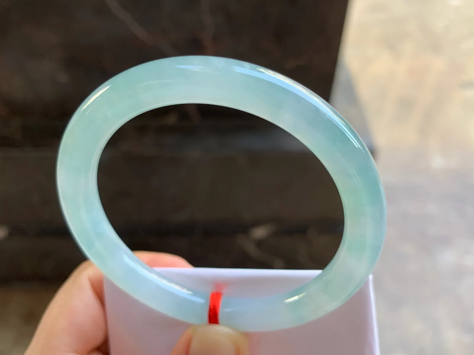 56-8.4mm
冰种飘花圆条手镯 水润光泽 清爽