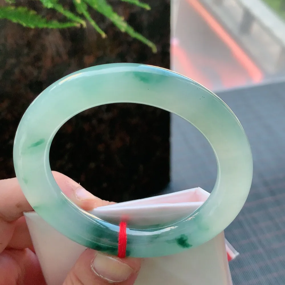 圆条高冰飘花 无瑕 尺寸:56.1/11.7/11.3 花美 种水好