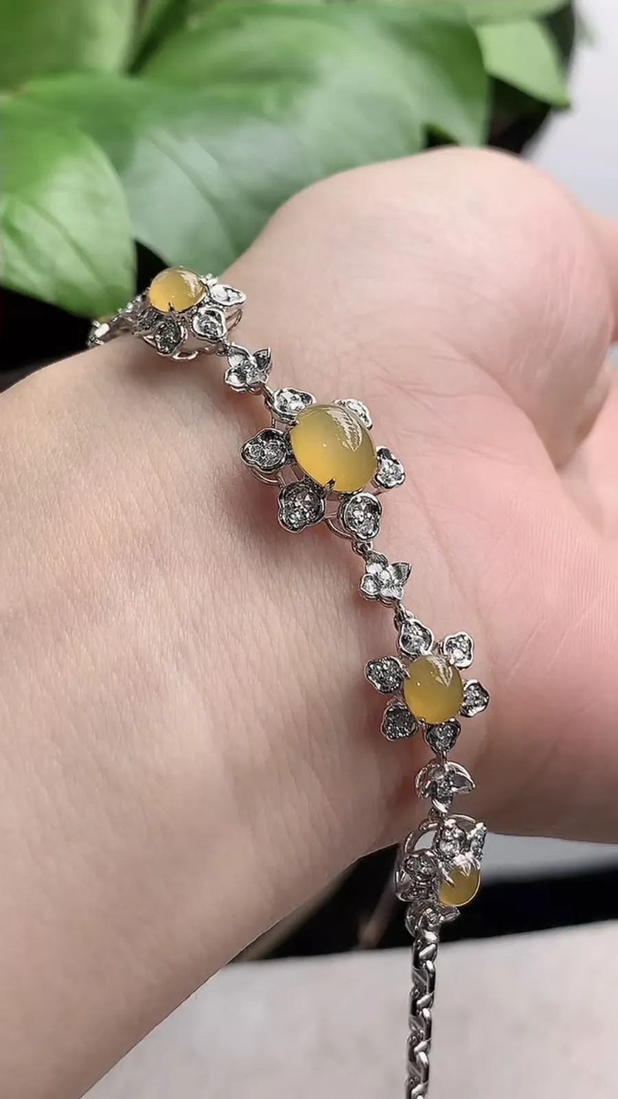 a货翡翠老坑冰种18K金伴钻镶嵌黄翡蛋面手链 尺寸7.6×6.2×8.7mm 重量6.38g 120