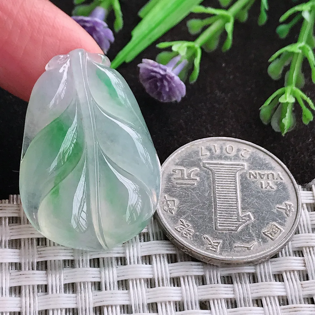 天然A货翡翠32.8/23/6.5老坑冰种飘阳绿叶子吊坠翡翠玉挂件