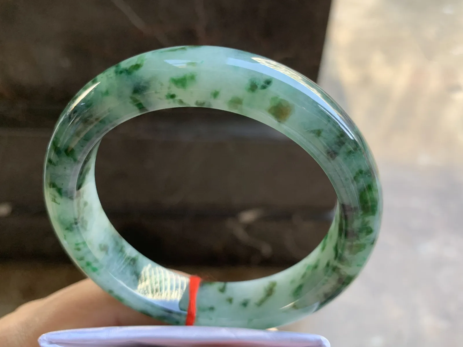 60-14.2-9.5mm
飘花大圈口手镯 底子细腻 花色浓郁 宽版大圈口