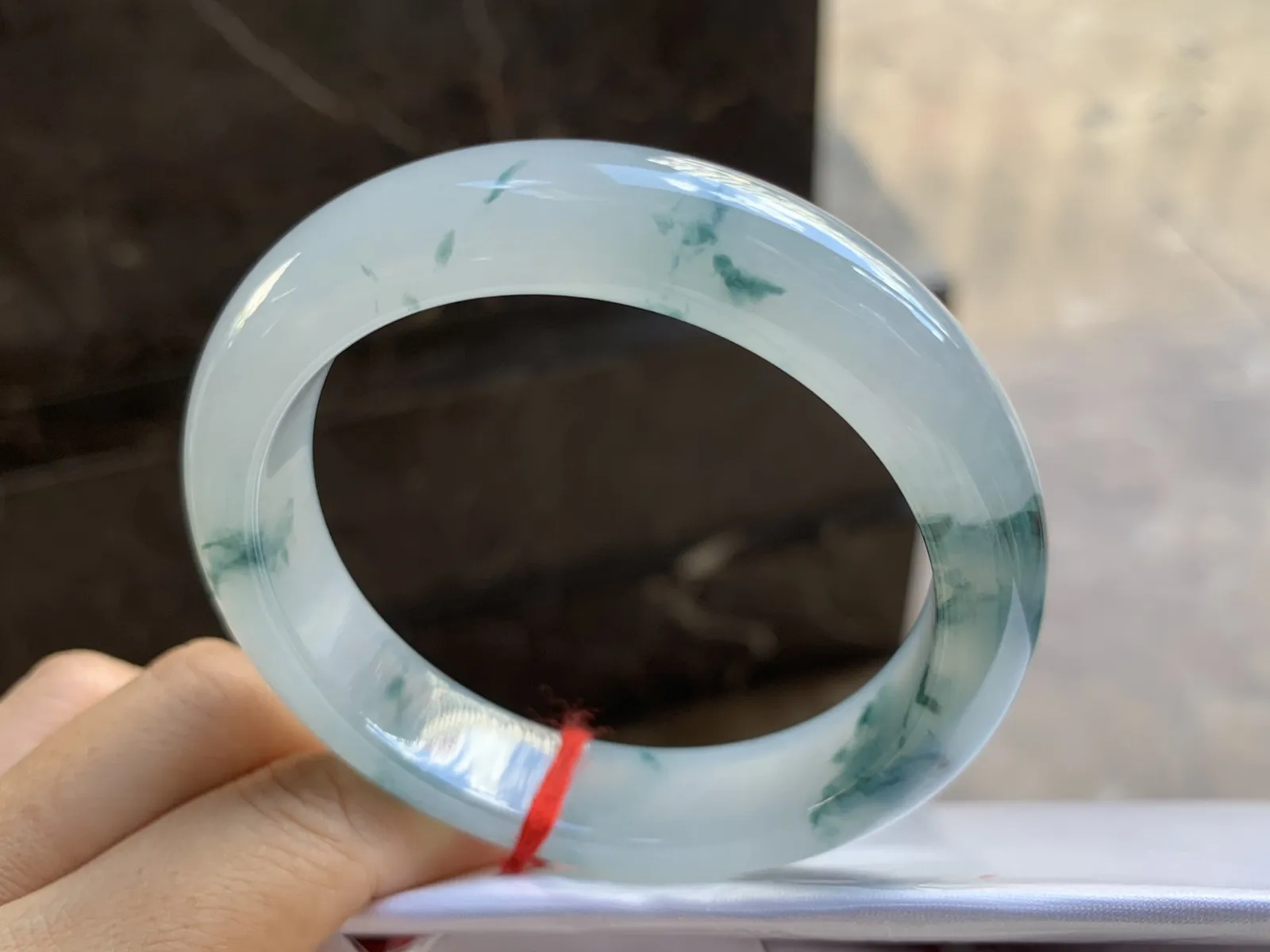 57-13-9mm
冰种飘花手镯 水润光泽 花色浓郁漂亮  山水画即视感